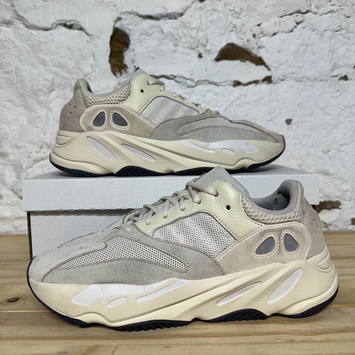 Yeezy 700 Analog Sz 12.5