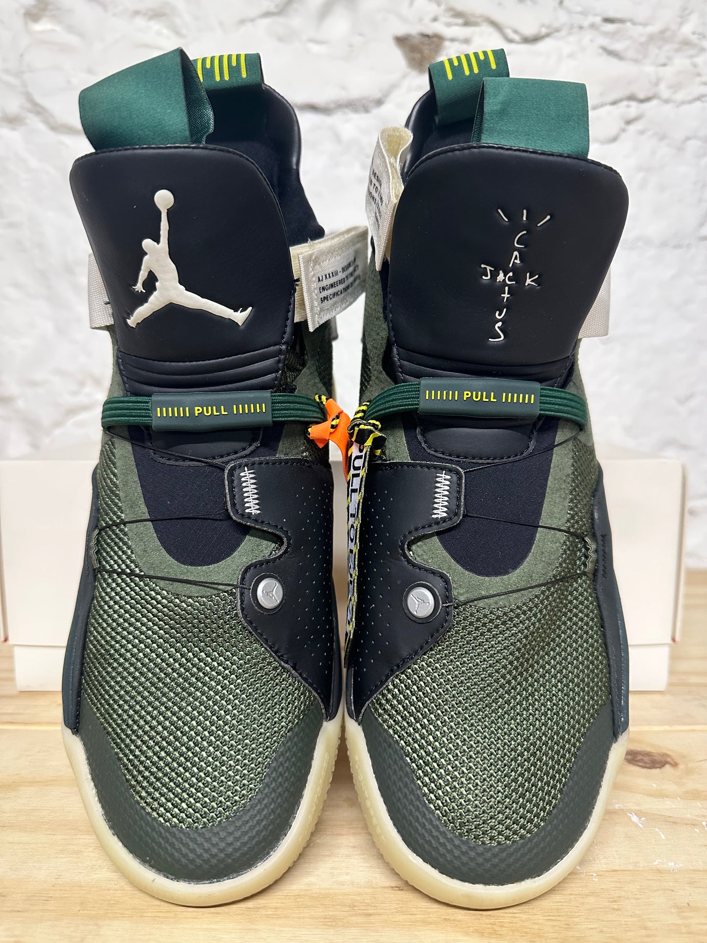 Air Jordan 33 Travis Scott Sz 8