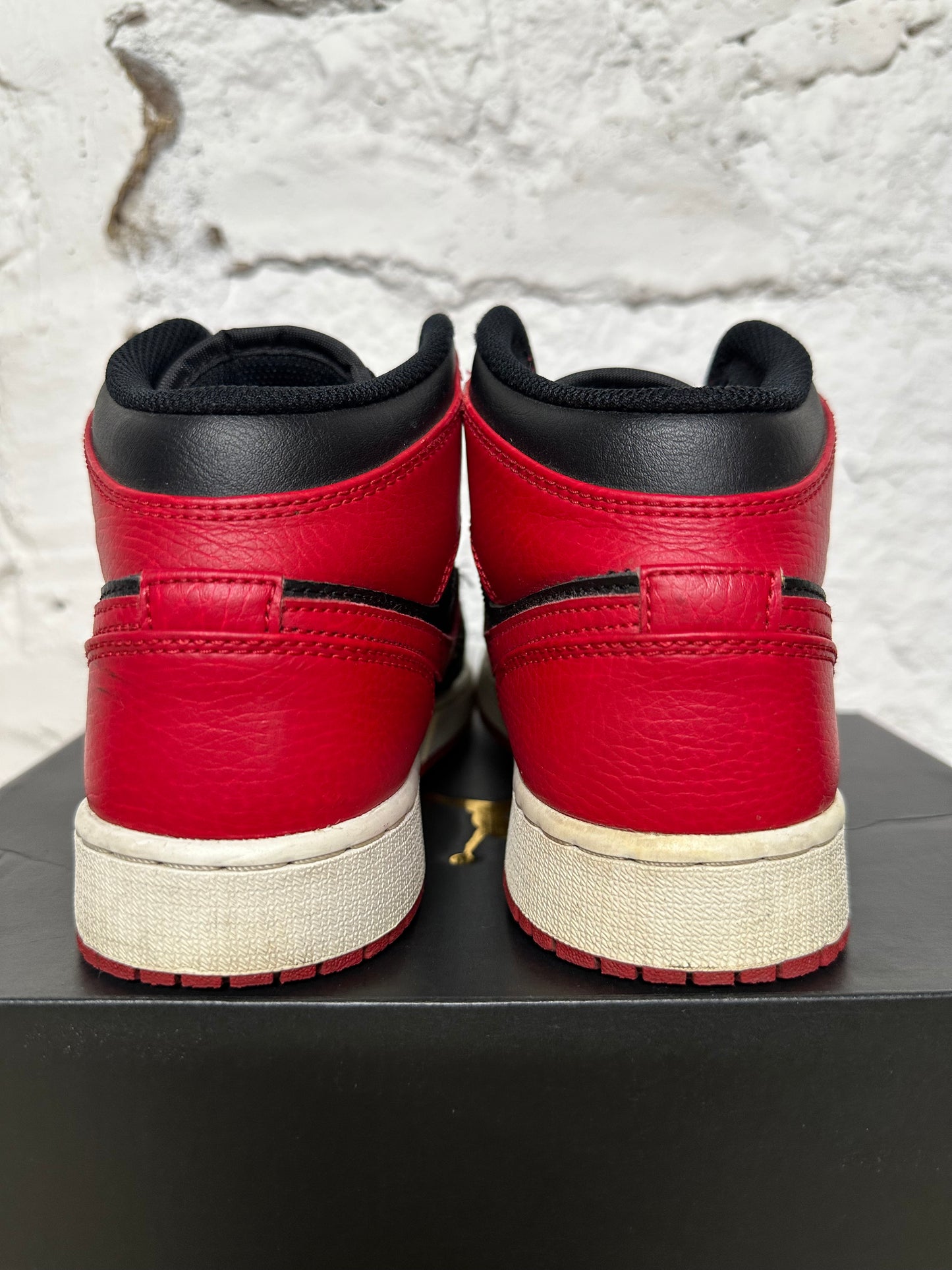 Air Jordan 1 Mid Banned Sz 6Y