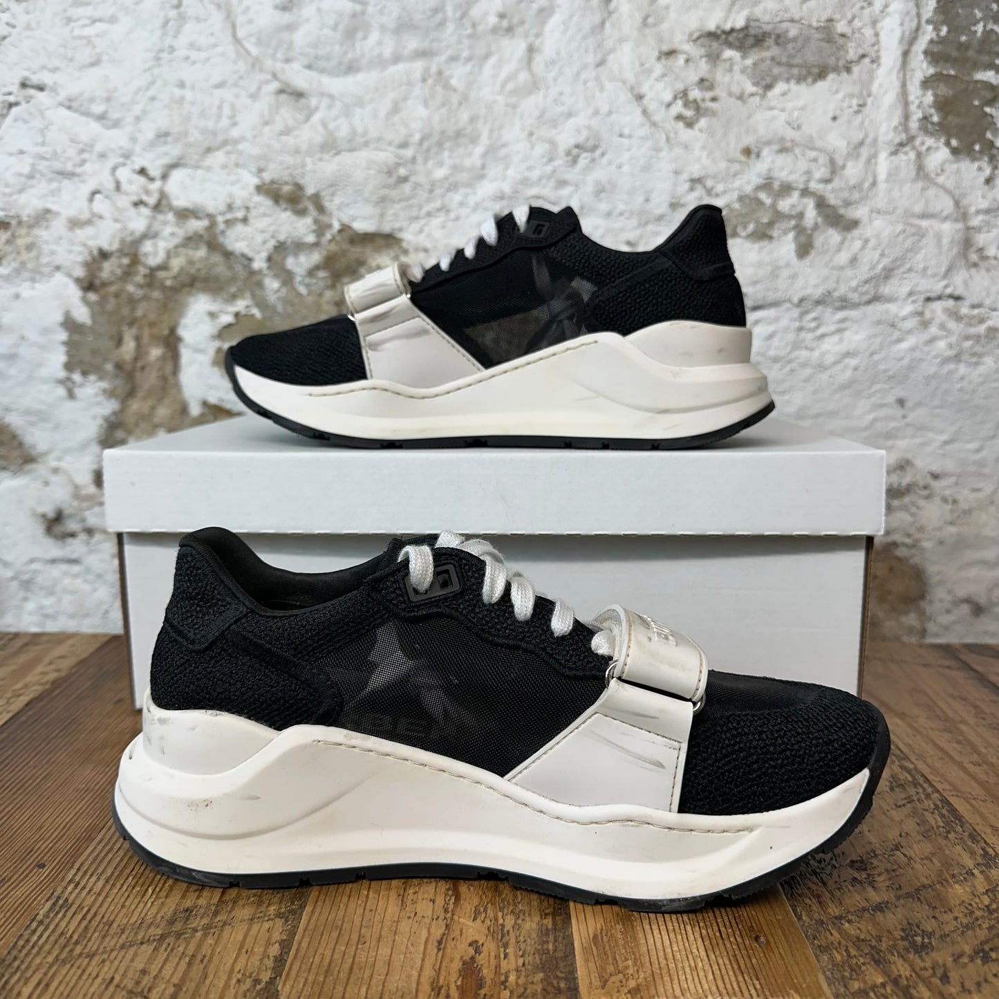 Burberry Ramsey Black White Sneaker Sz 6 (38.5) No Box