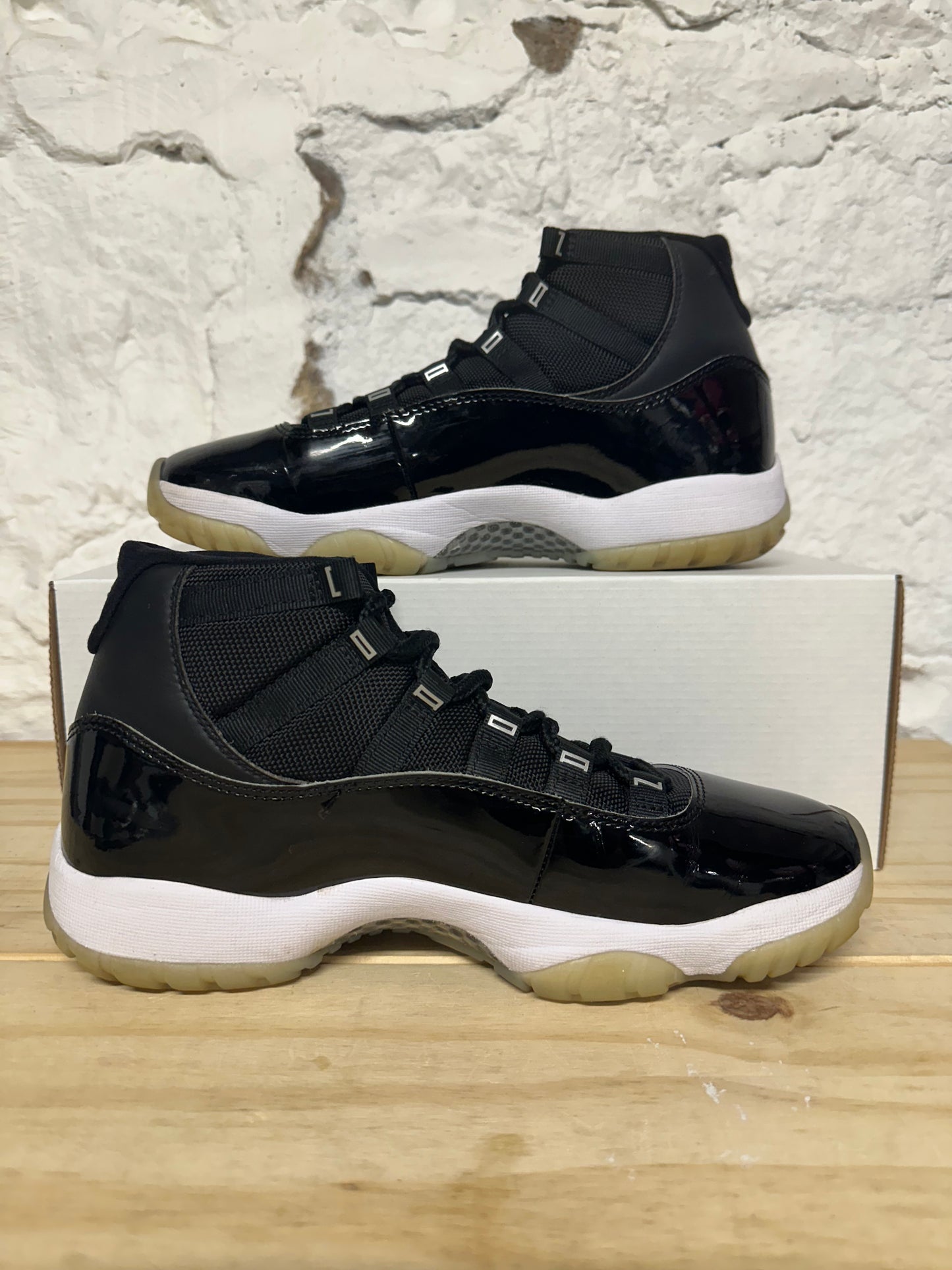 Air Jordan 11 High Jubilee Sz 8