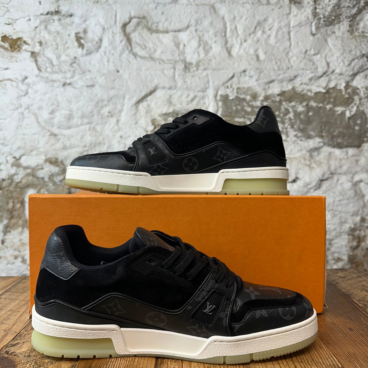 Louis Vuitton Graphite Trainer Sneaker Sz 8.5 (7LV)