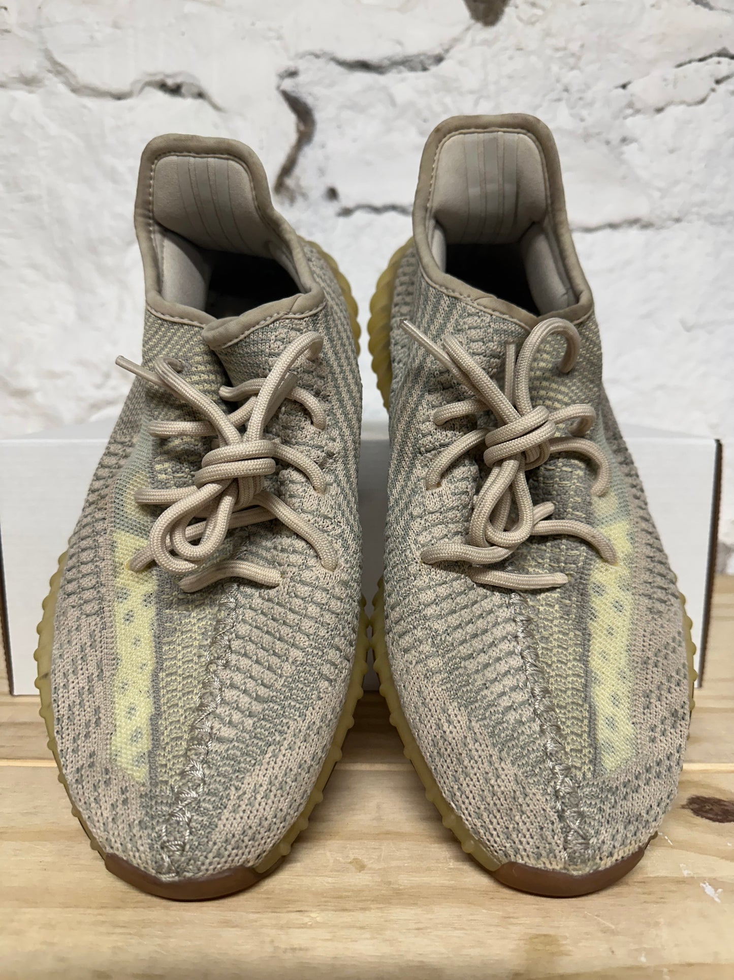 Yeezy 350 V2 Citrin Sz 8.5