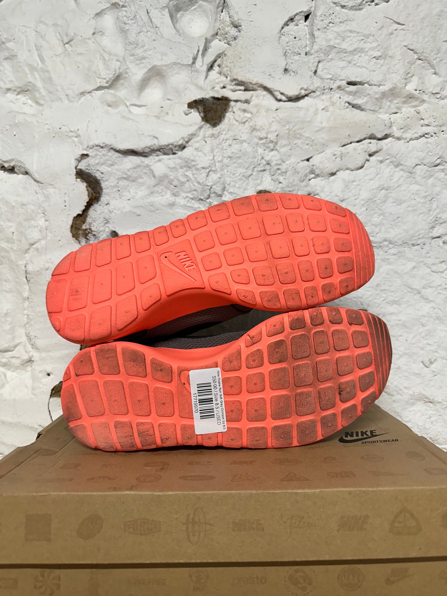 Nike Roshe Run Soft Grey Crimson Sz 8.5