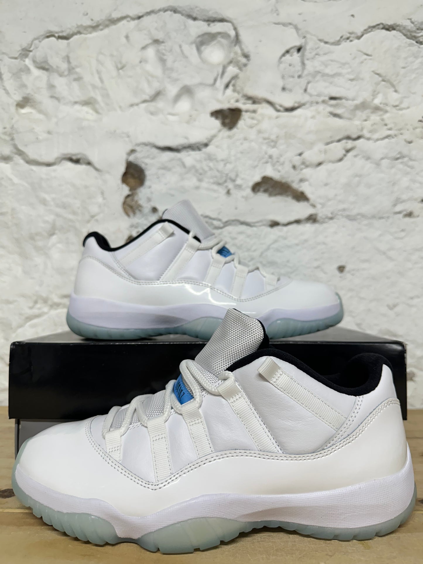 Air Jordan 11 Low Columbia Sz 9 DS