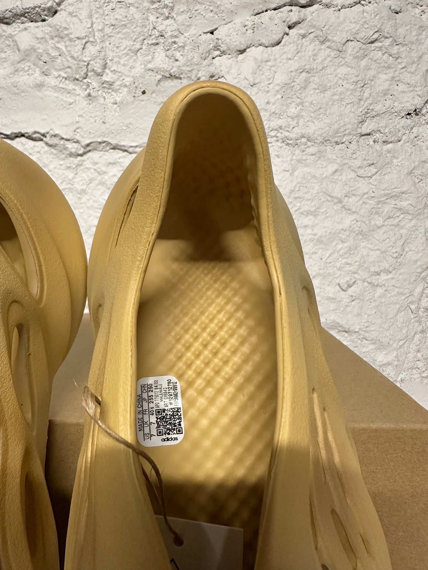 Yeezy Foam RNNR Desert Sand Sz 7 DS