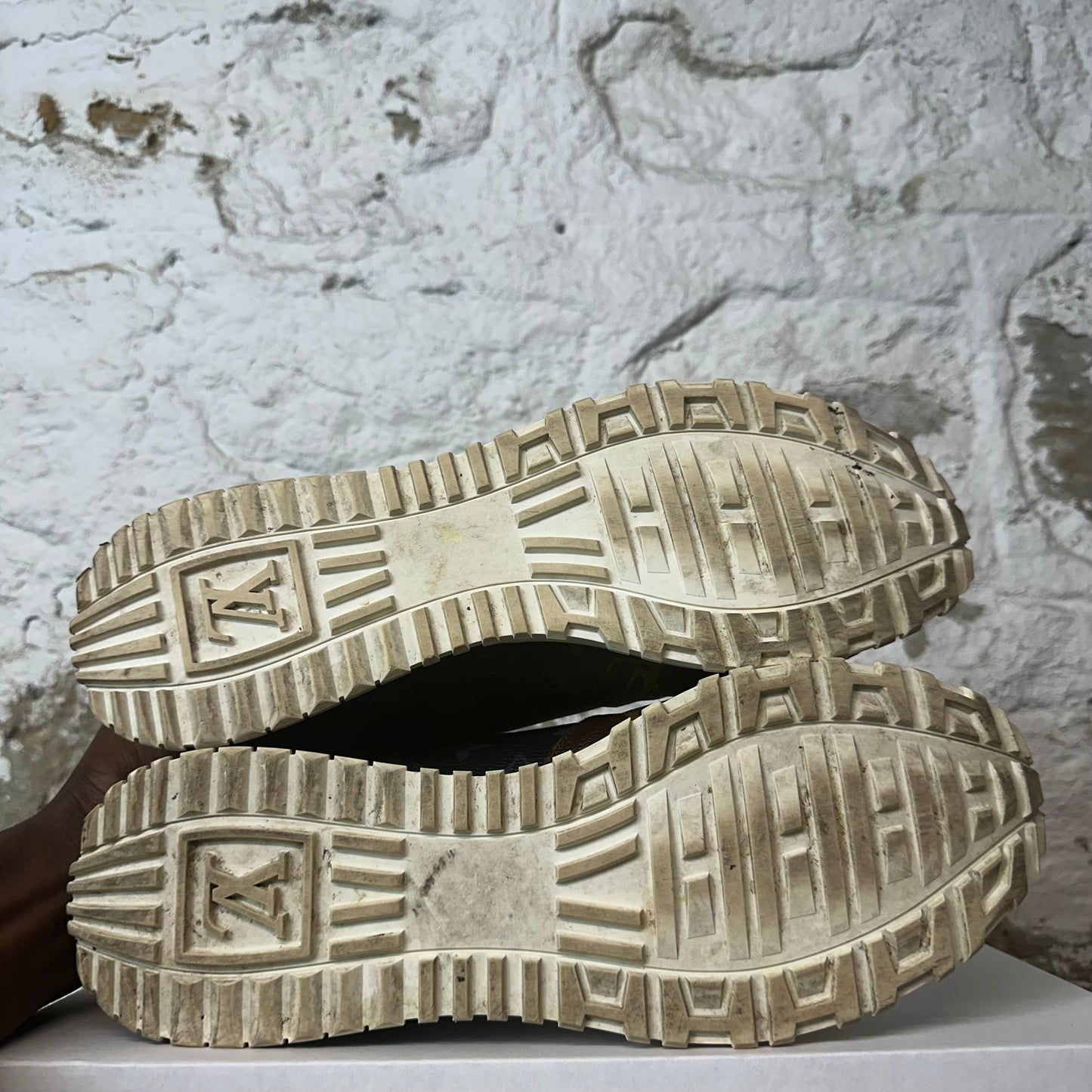 Louis Vuitton Multi Monogram Runaway Sneaker Sz 9.5 (8LV)