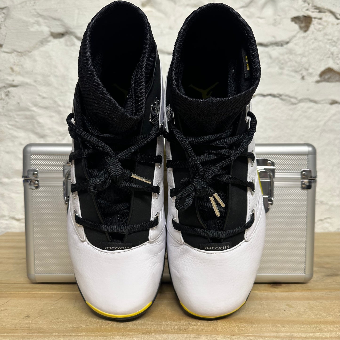 Air Jordan 17 Low Lightning Sz 10