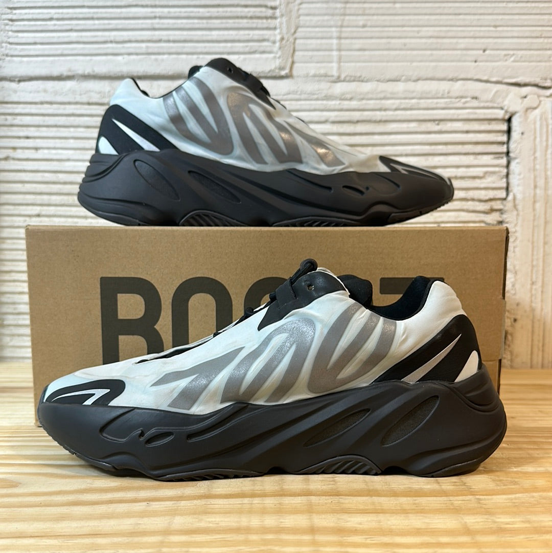 Yeezy 700 MNVM Blue Tint Sz 8.5