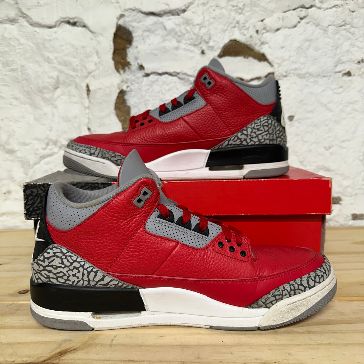 Air Jordan 3 Unite Fire Red Sz 11.5