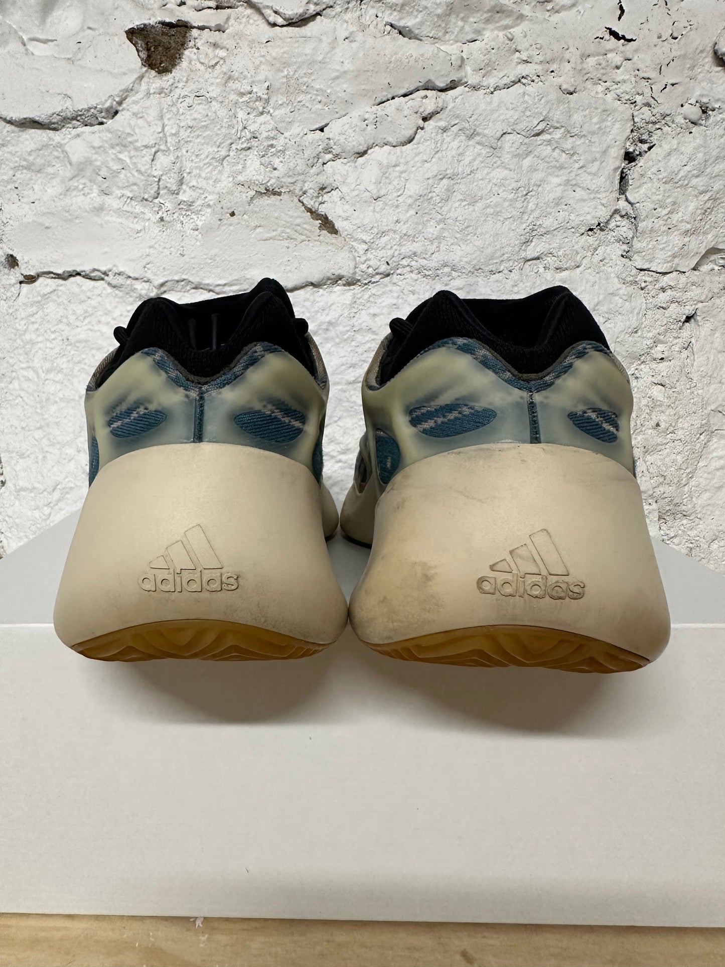 Yeezy 700 V3 Kyanite Sz 12