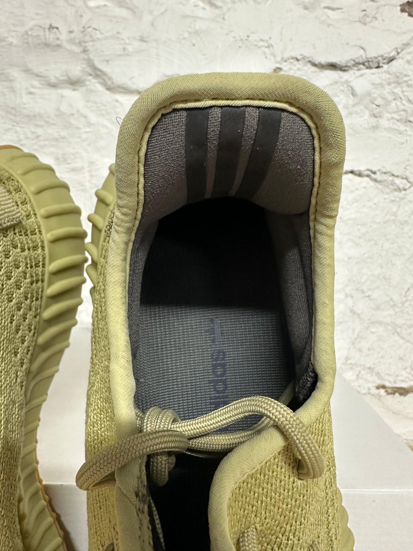 Yeezy 350 V2 Sulfur Sz 9.5