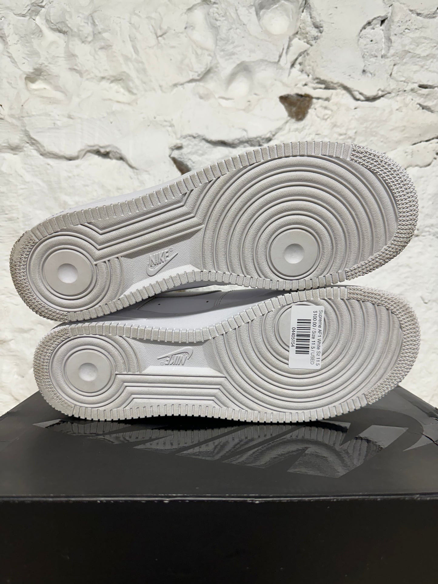 Nike Air Force 1 Low Supreme White Sz 11.5