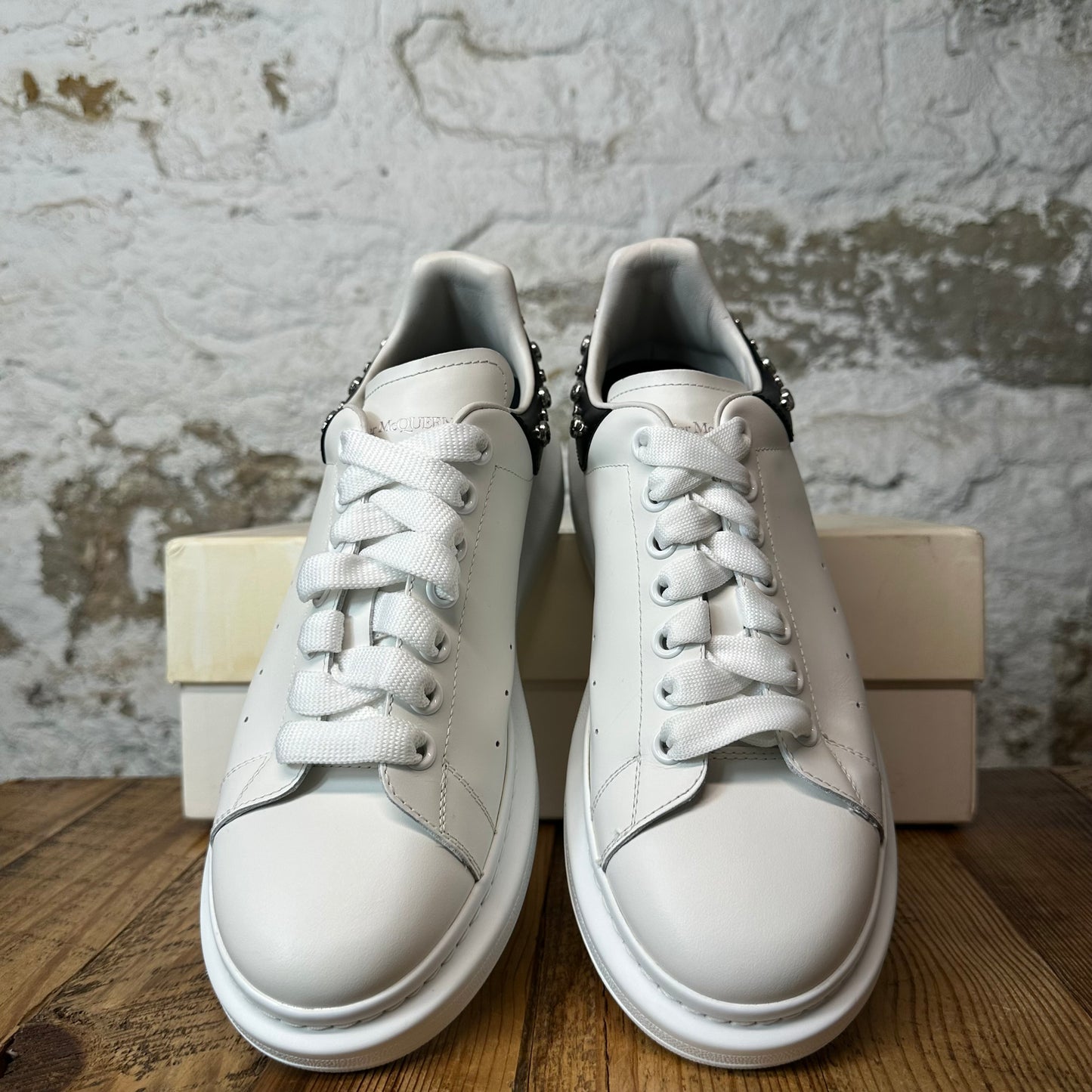Alexander Mcqueen Black Studded Tab White Sneaker Sz 8 (41)