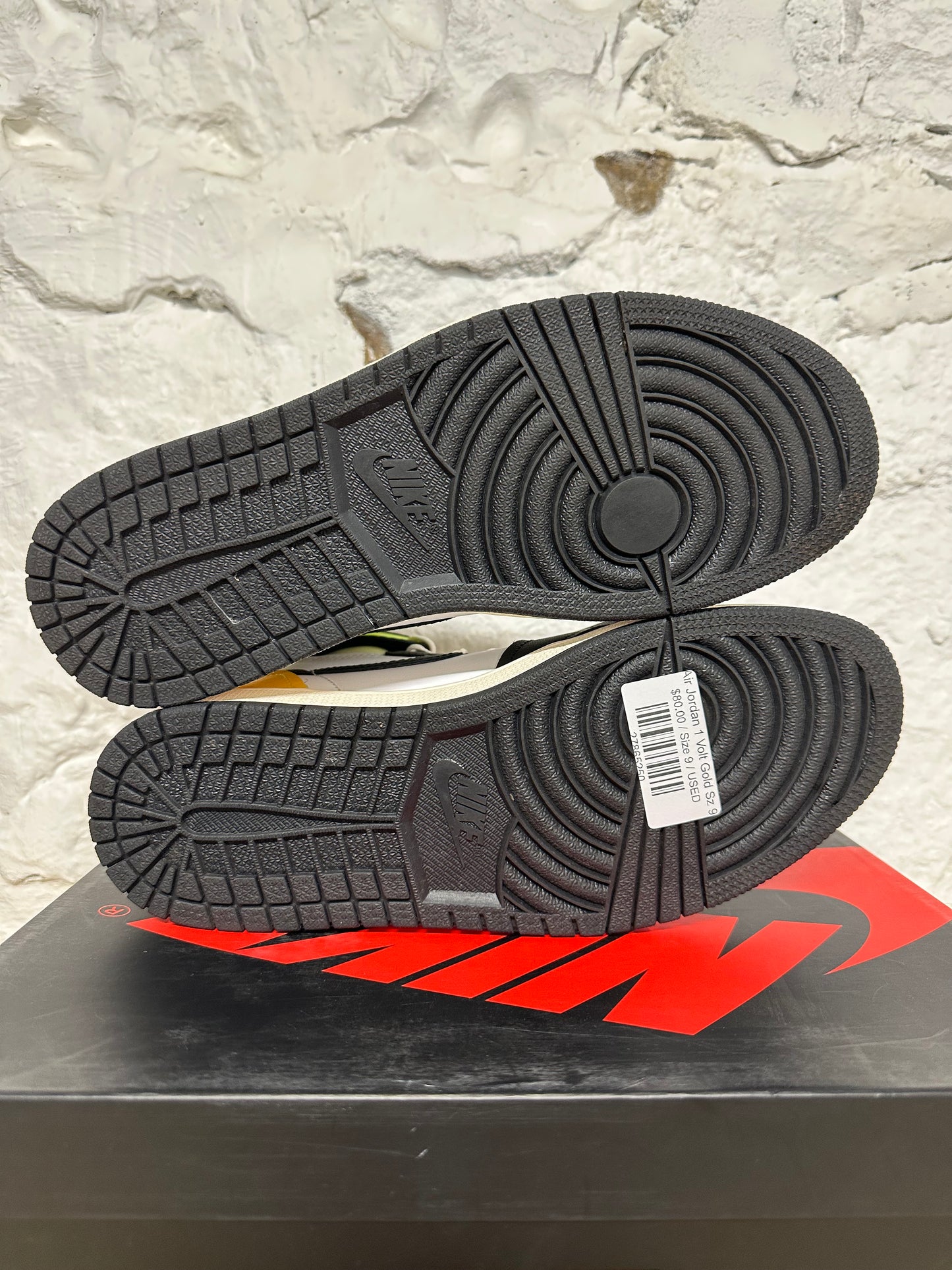 Air Jordan 1 High White Black Volt University Gold Sz 9