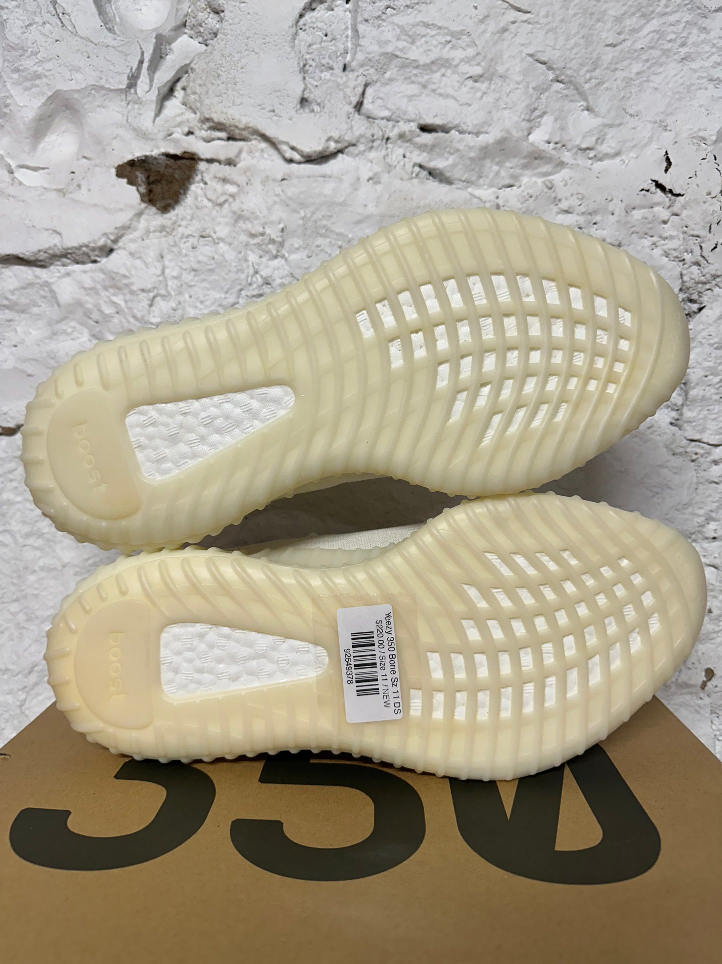 Yeezy 350 V2 Bone Sz 11 DS