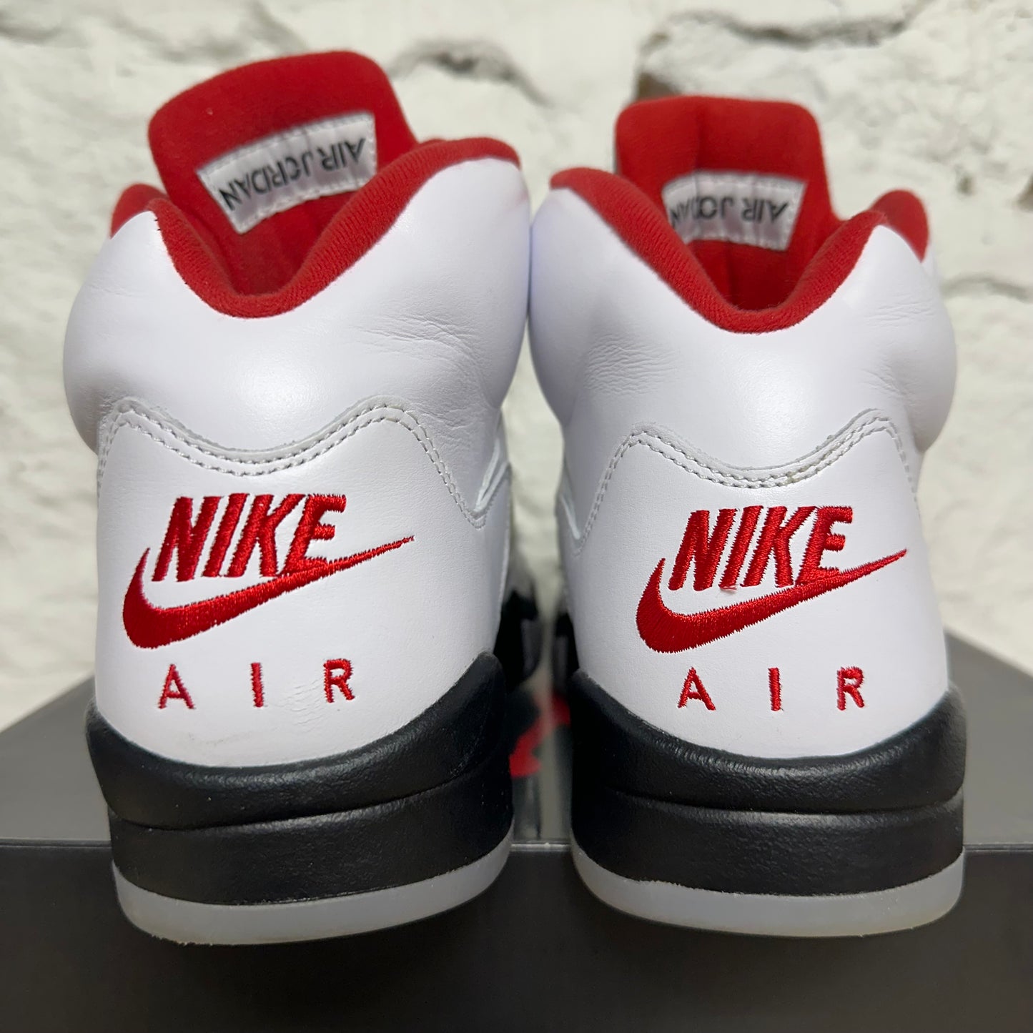 Air Jordan 5 Fire Red Silver Tongue (2020) Sz 9