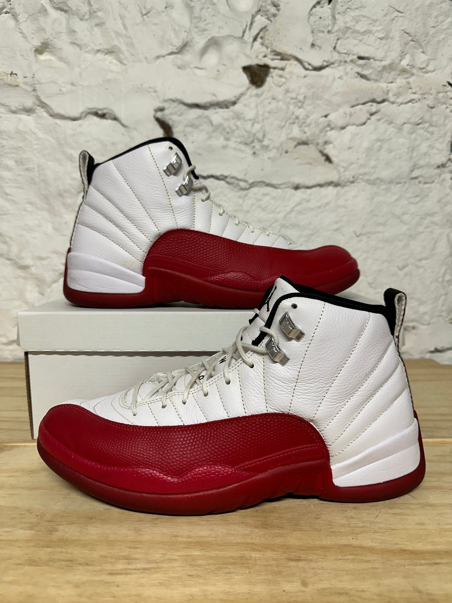 Air Jordan 12 Cherry Sz 11