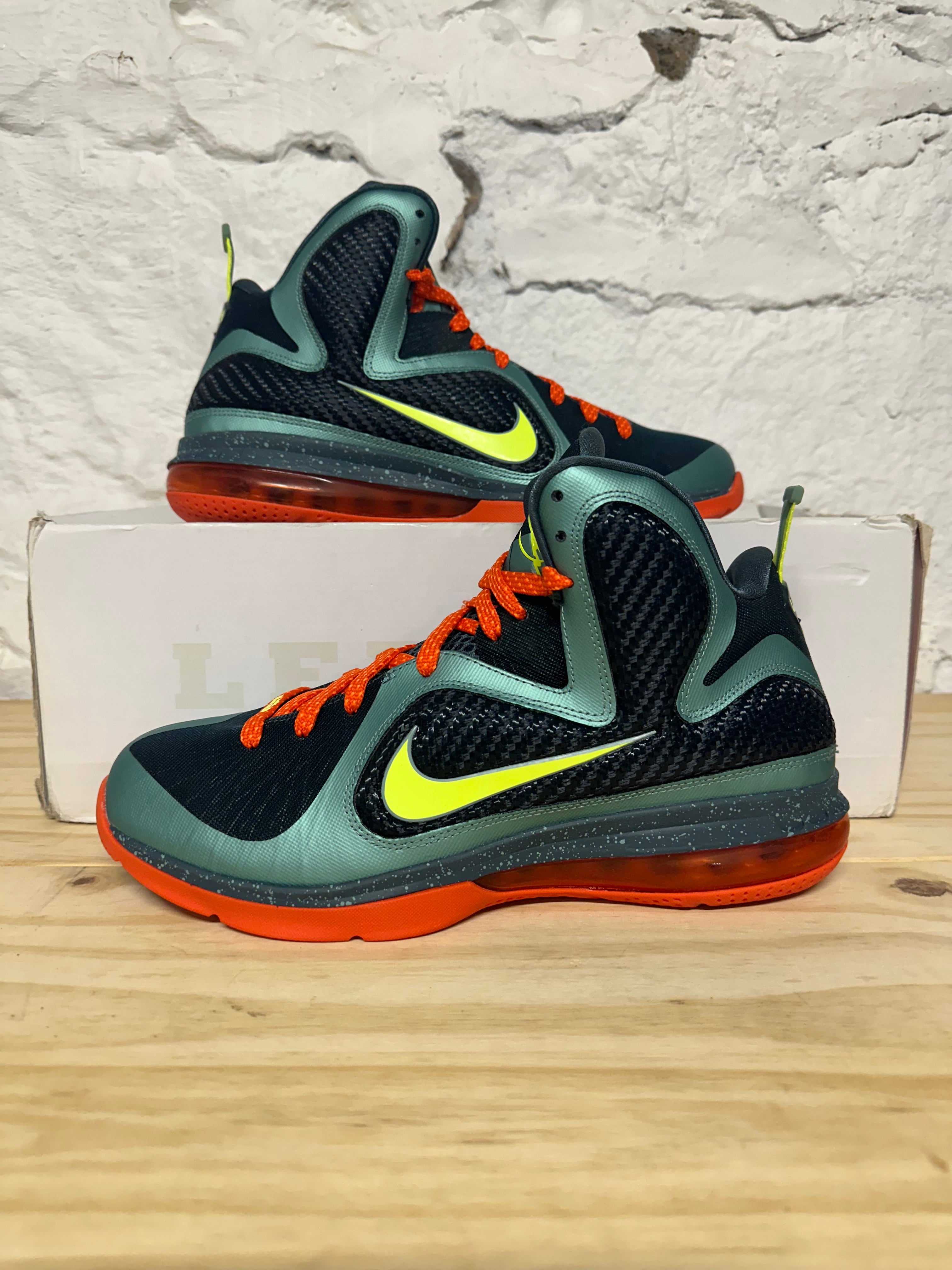 Nike LeBron 9 Cannon Sz 10 DS