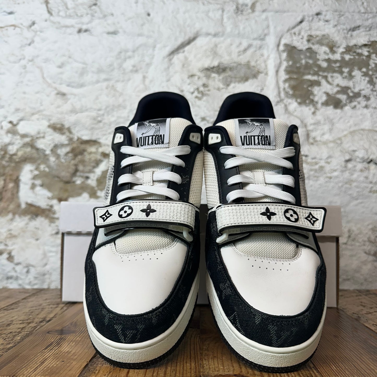 Louis Vuitton Black White Strap Trainer Sneaker Sz 10.5 (9LV)