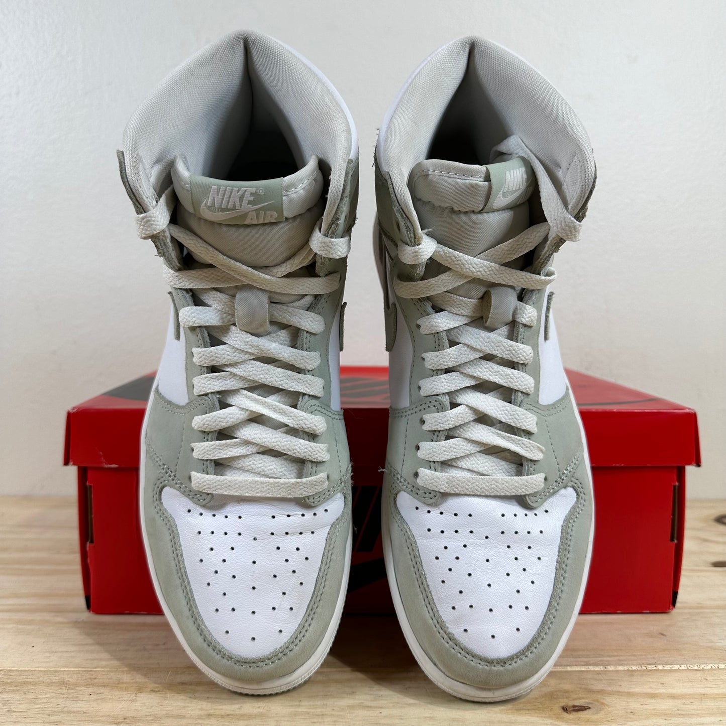 Air Jordan 1 High Seafoam Sz 9.5 (11W)