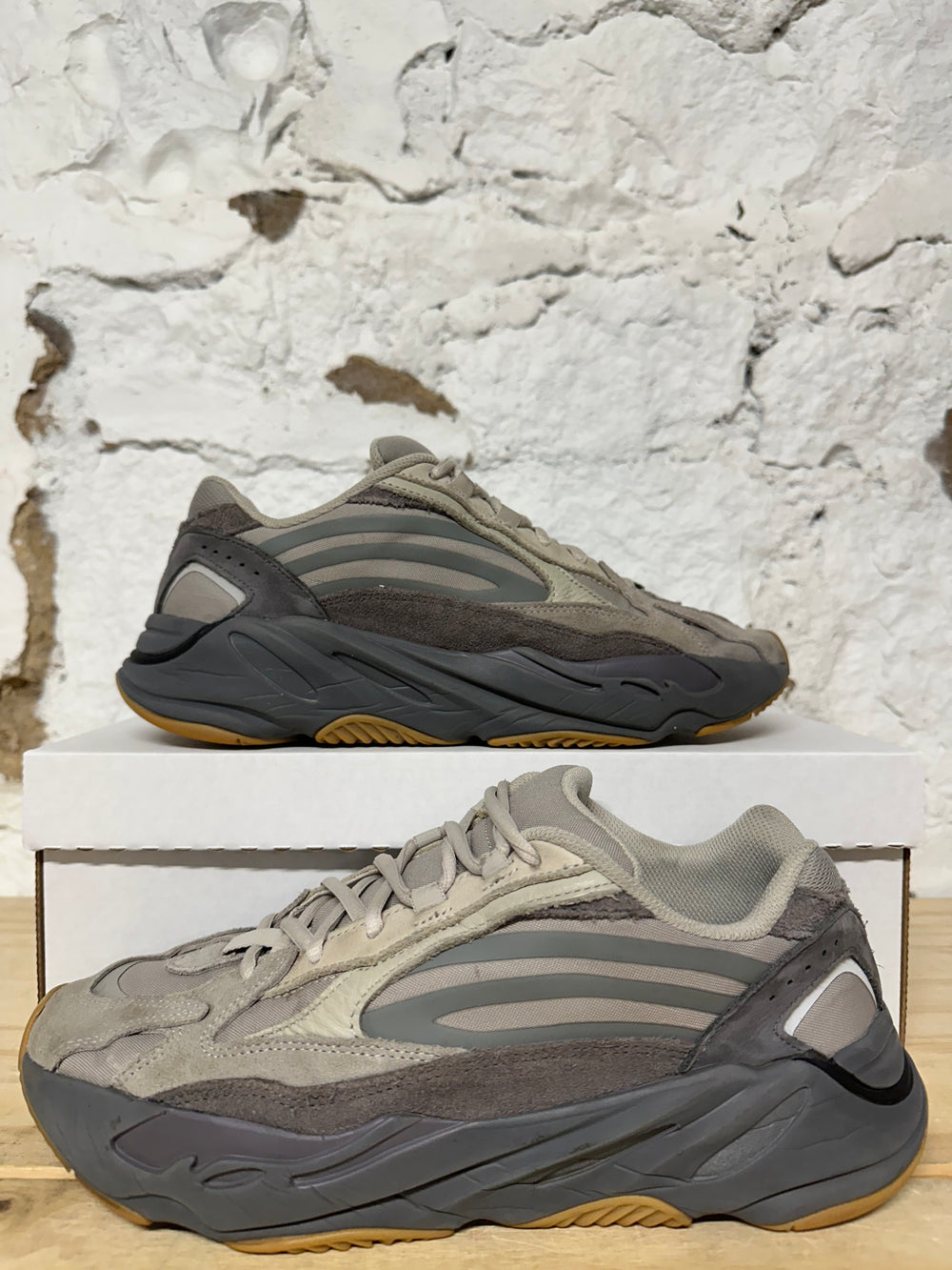 Yeezy 700 V2 Tephra Sz 9.5