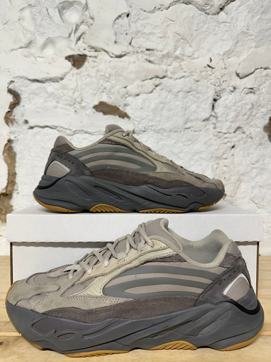 Yeezy 700 V2 Tephra Sz 9.5