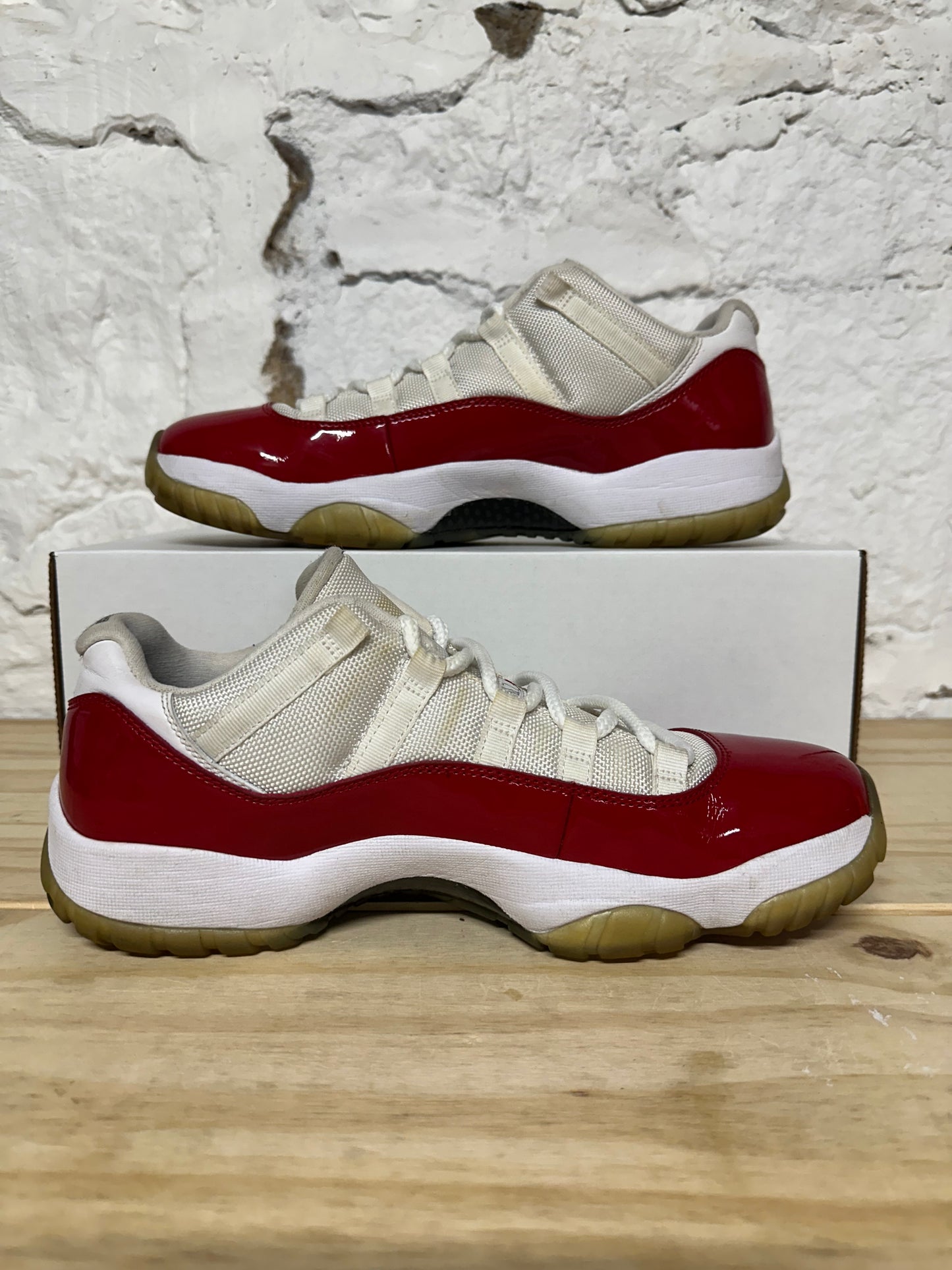 Air Jordan 11 Low Cherry Sz 10