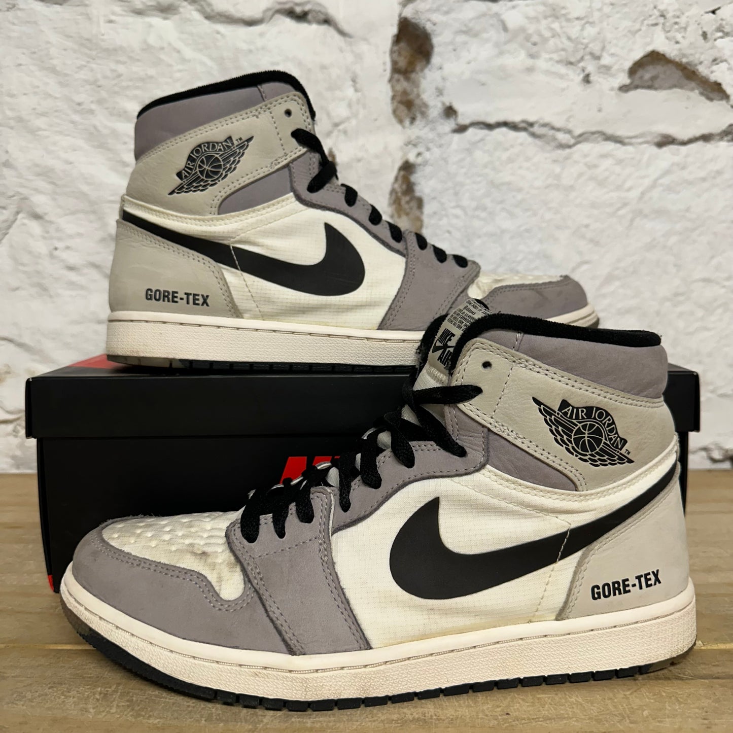 Air Jordan 1 High Gore-Tex Light Bone Sz 9.5