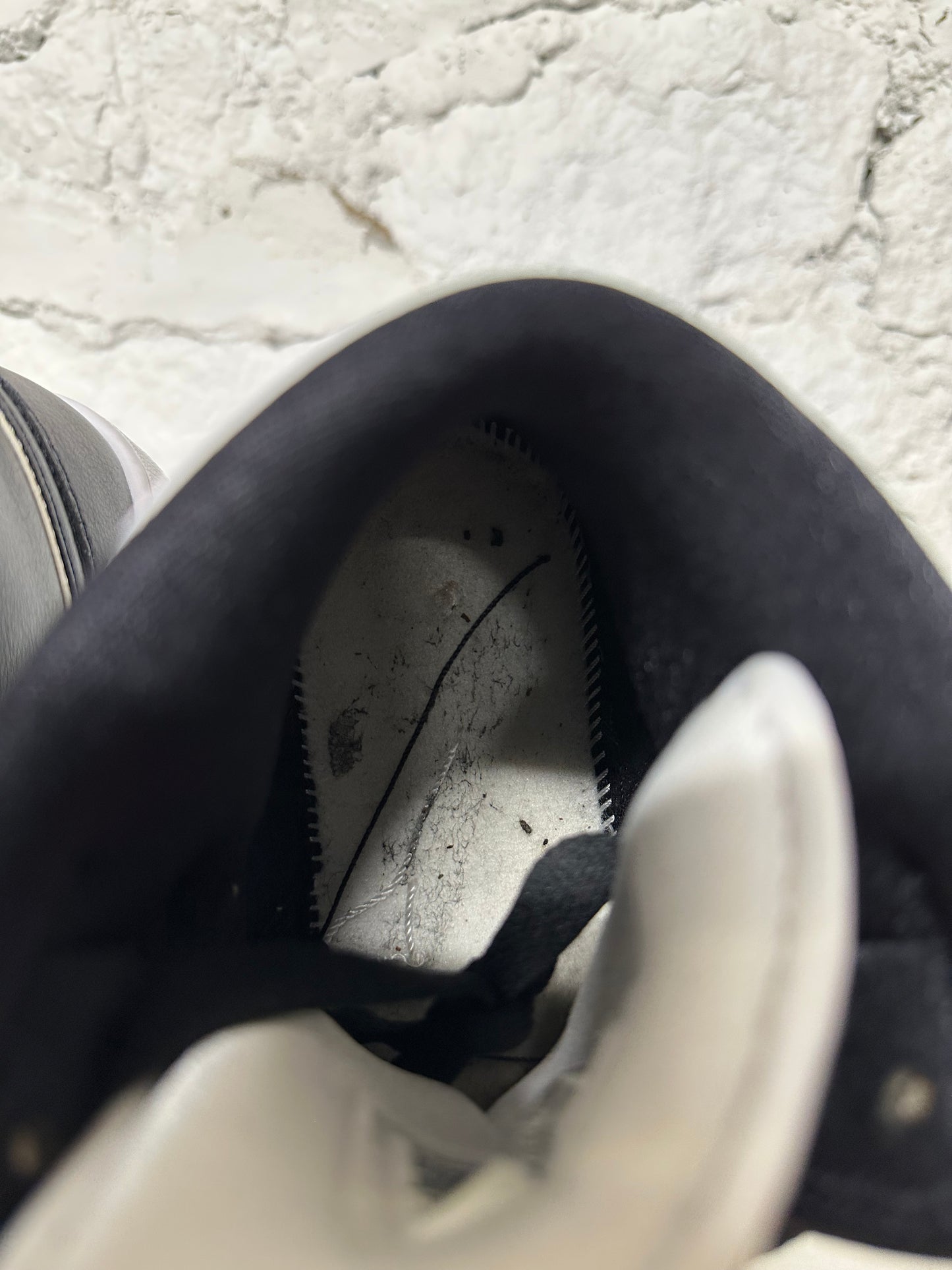 Air Jordan 1 Mid Black White Sz 6.5 (8W)