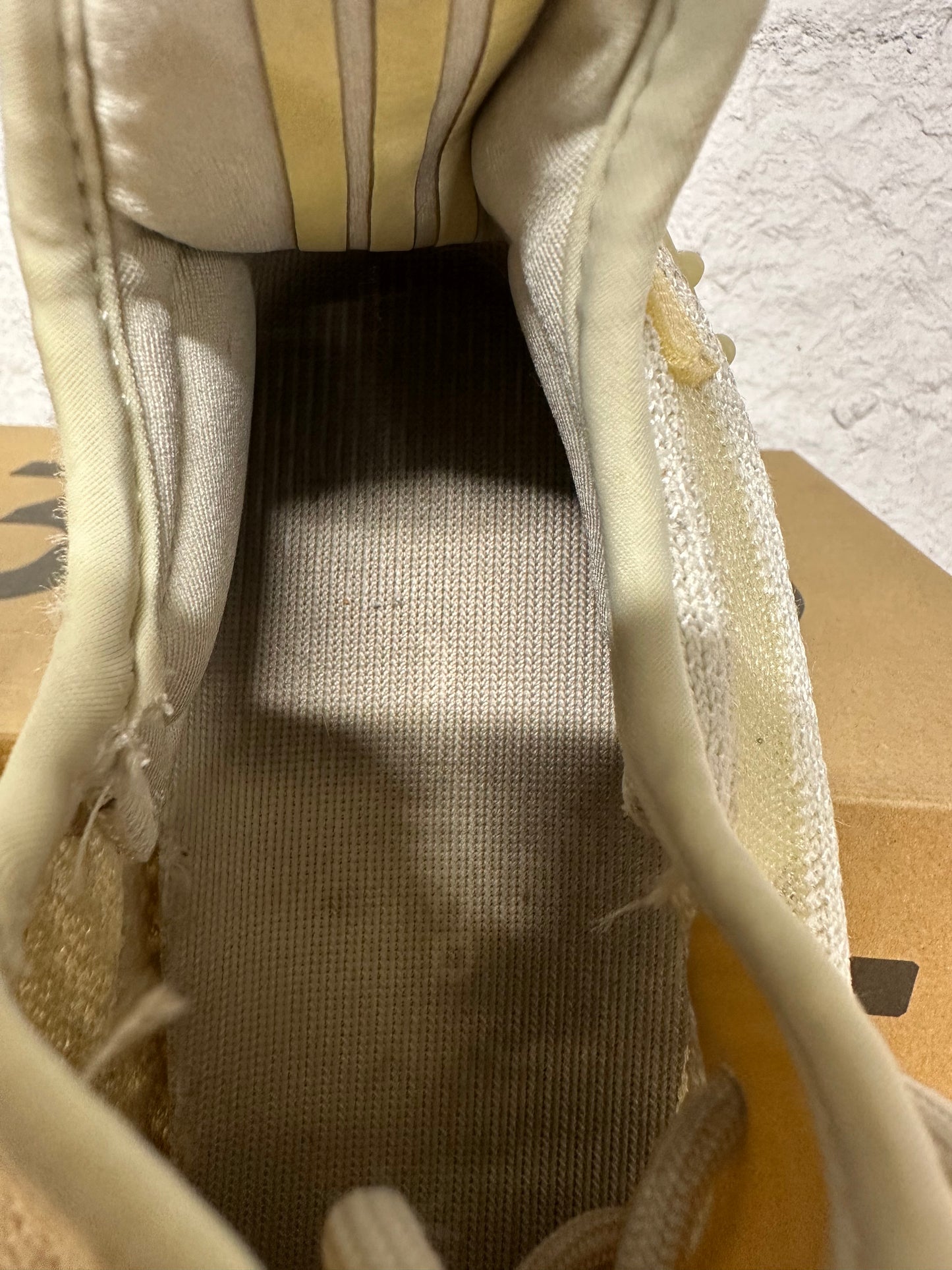 Yeezy 350 V2 Light Sz 9