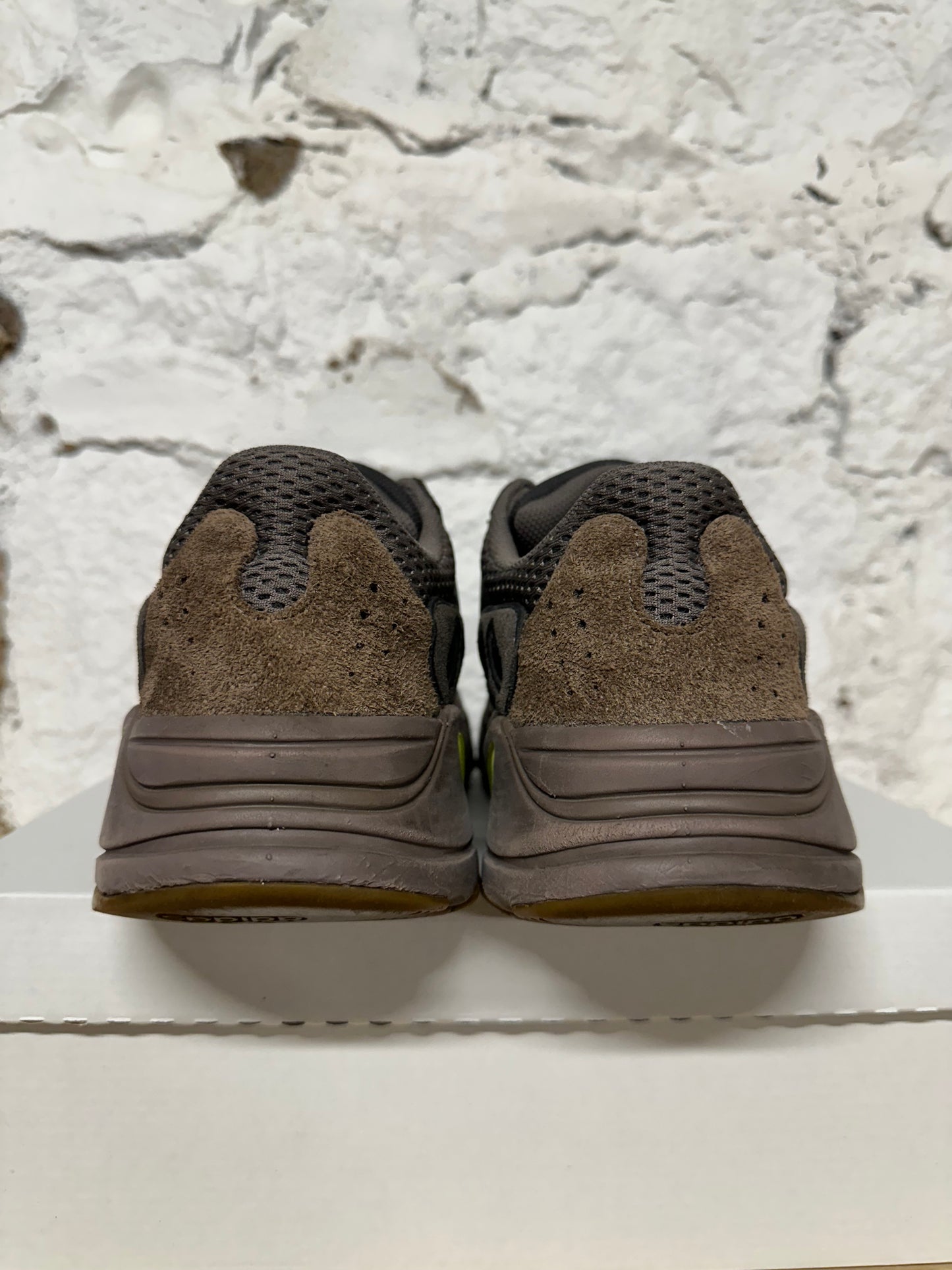 Yeezy 700 Mauve Sz 11