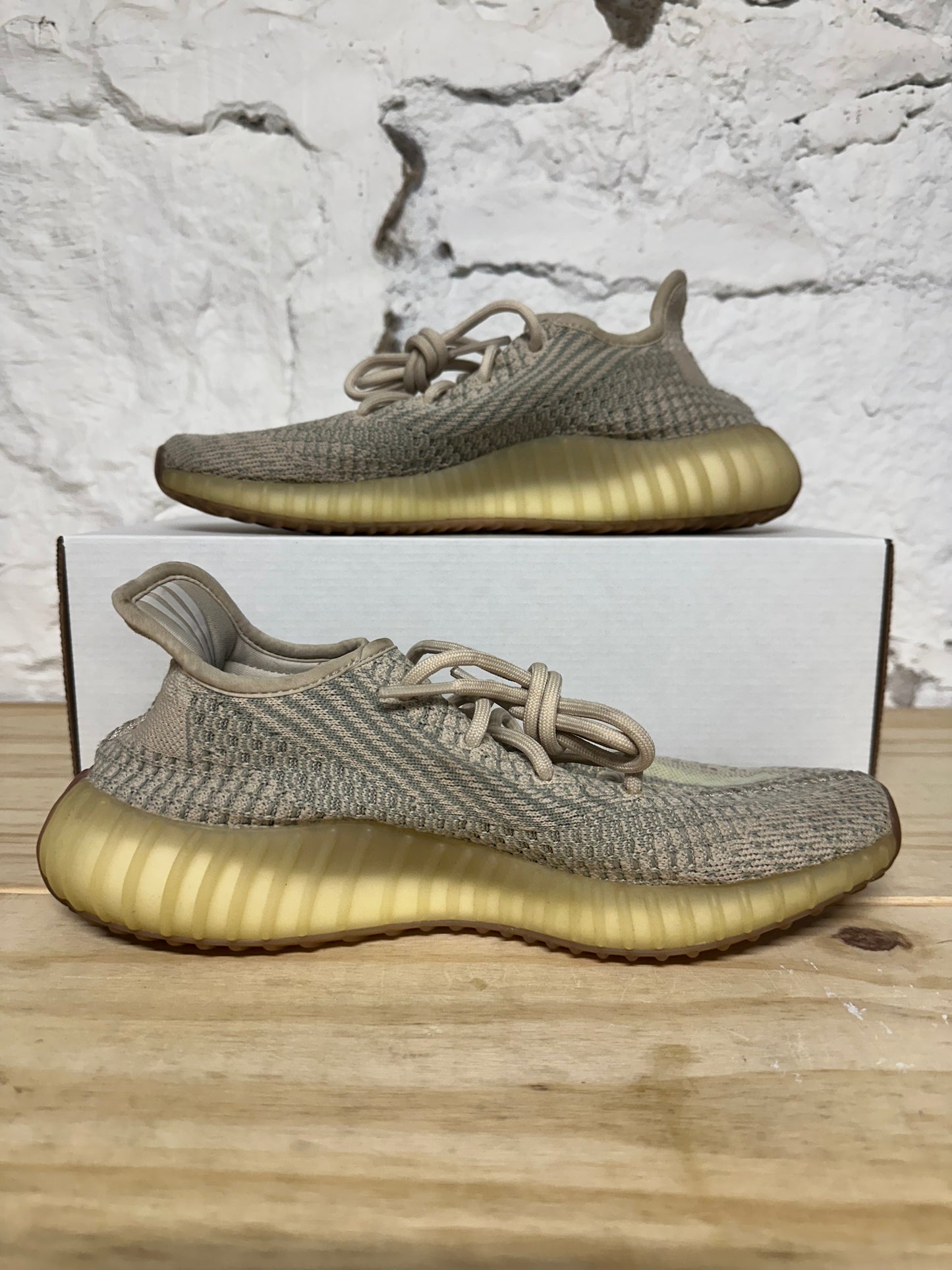 Yeezy 350 V2 Citrin Sz 8.5