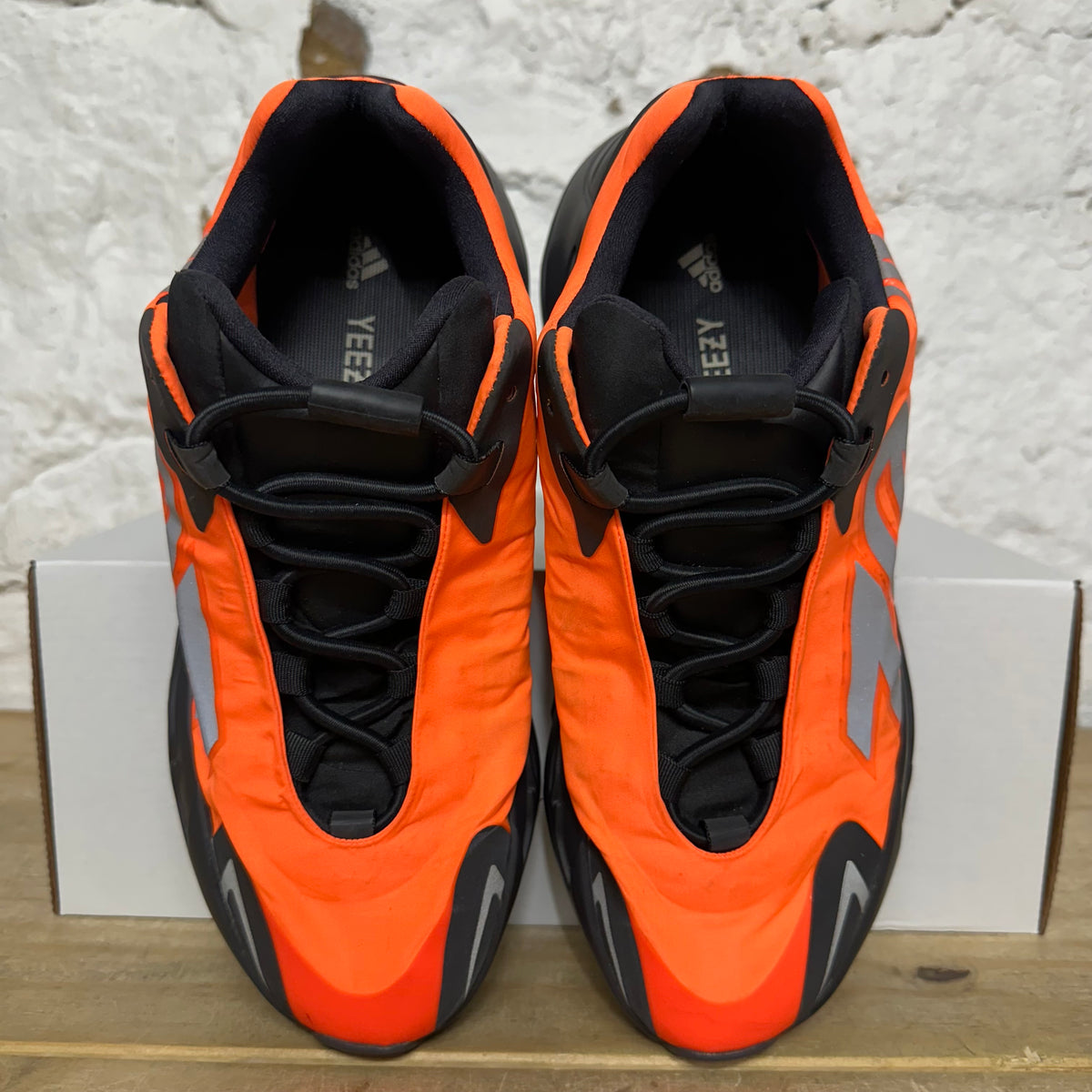 Yeezy 700 MNVN Orange Sz 8.5