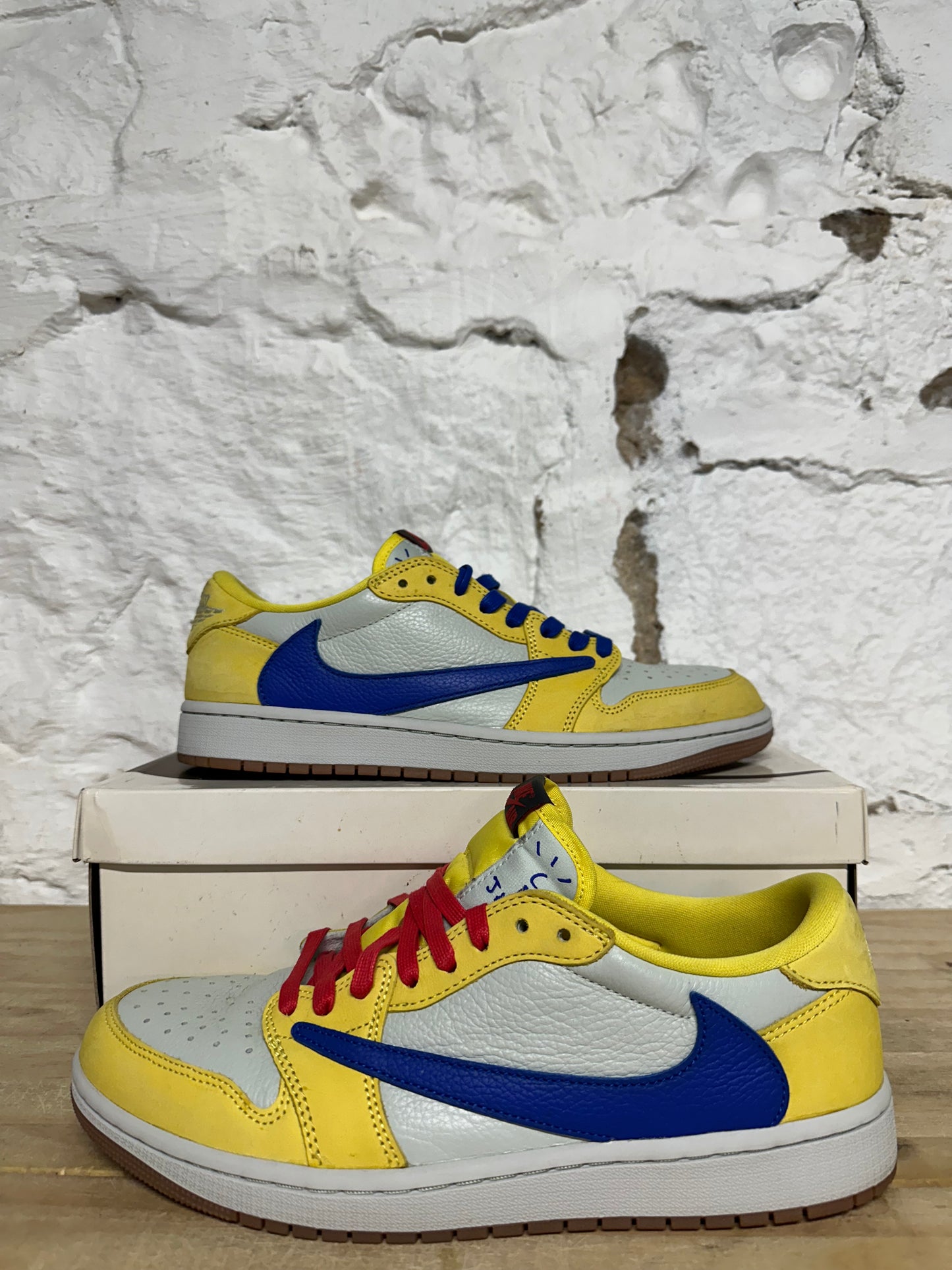 Air Jordan 1 Low Travis Scott Canary Sz 9 (10.5W)