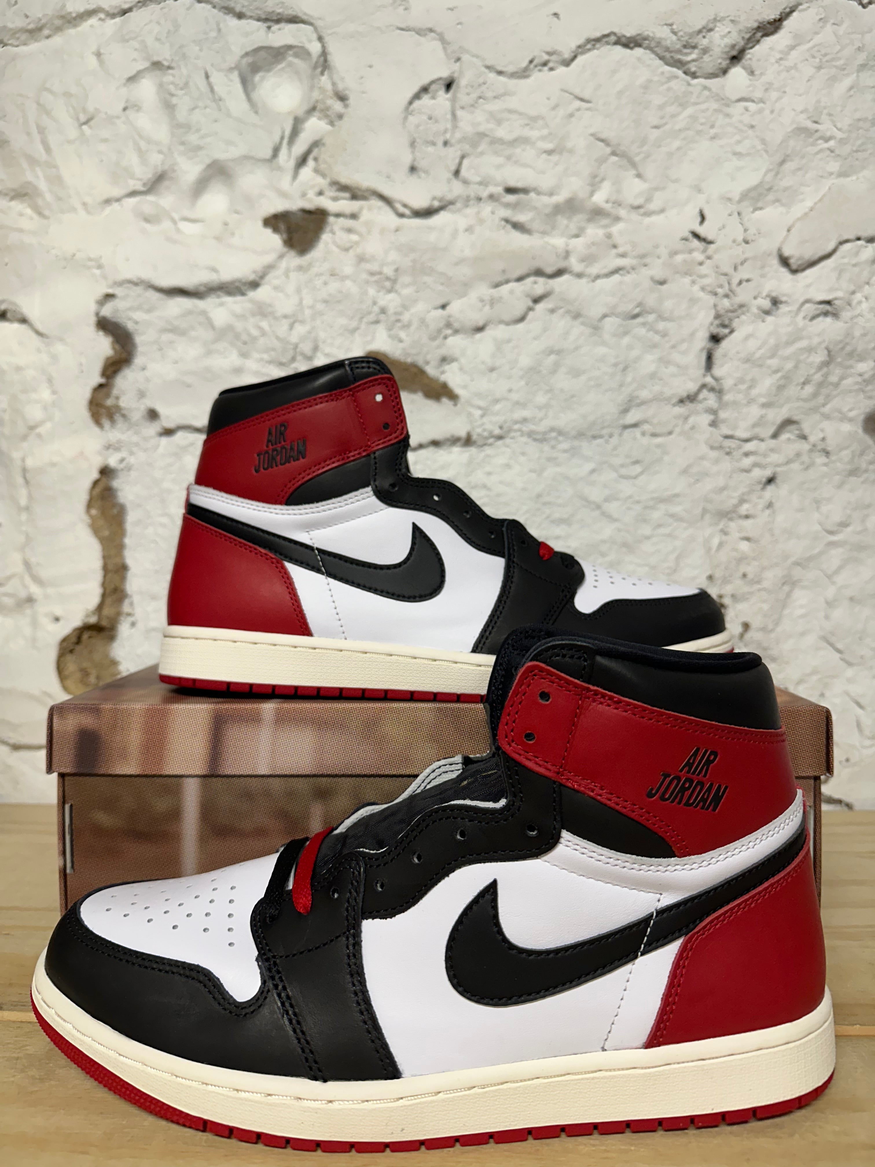 Air Jordan 1 Black Toe Reimagined Sz 11.5 DS