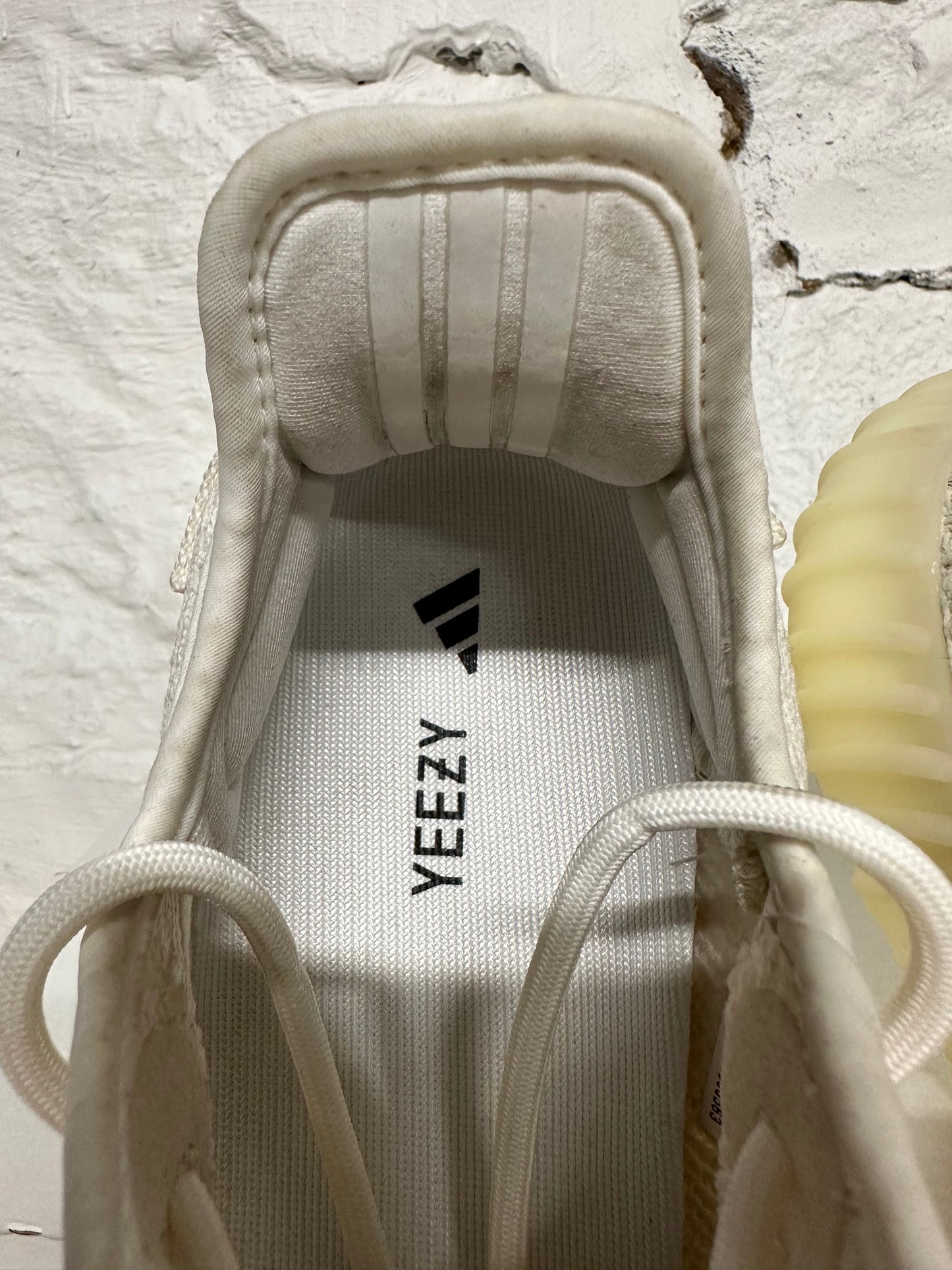 Yeezy 350 V2 Bone Sz 9