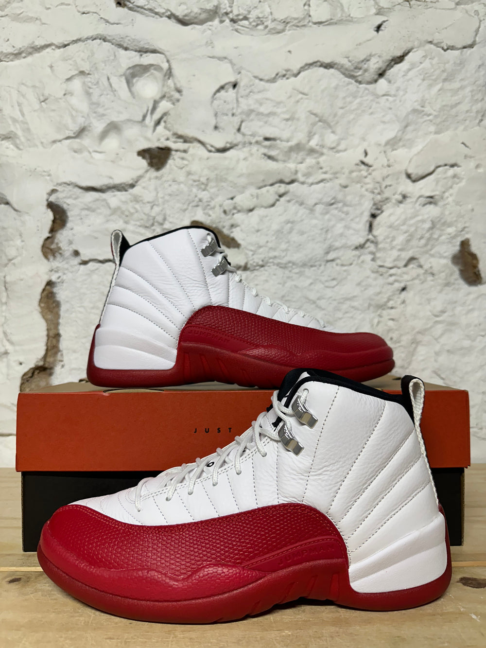 Air Jordan 12 Cherry Sz 9 DS