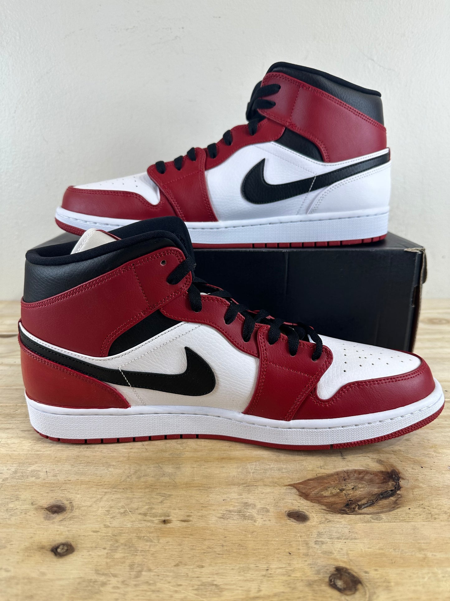 Air Jordan 1 Mid Chicago (2020) Sz 14 DS