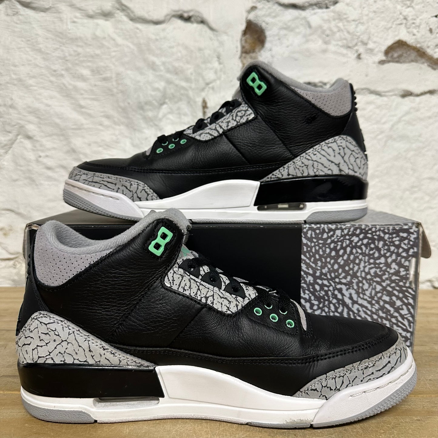 Air Jordan 3 Green Glow Sz 9