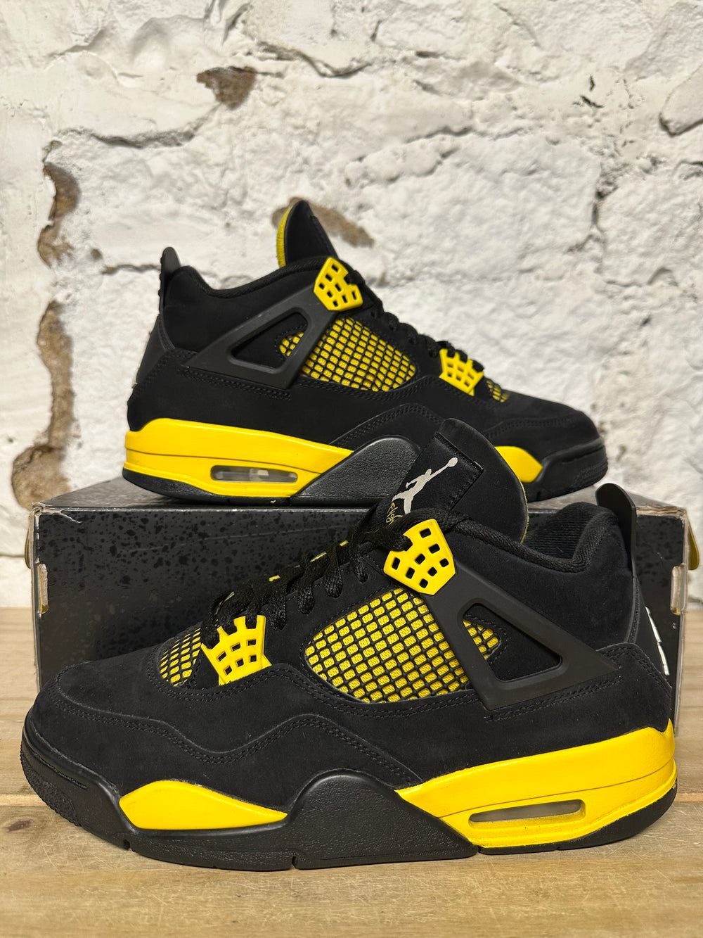 Air Jordan 4 Thunder Sz 9