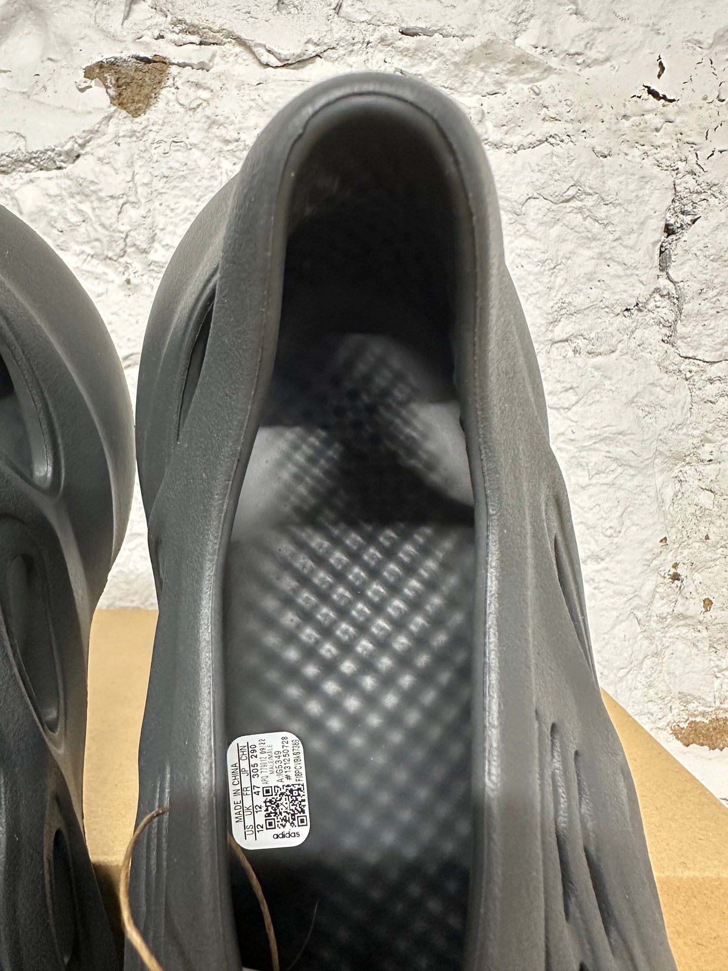 Yeezy Foam RNNR Carbon Sz 12 DS