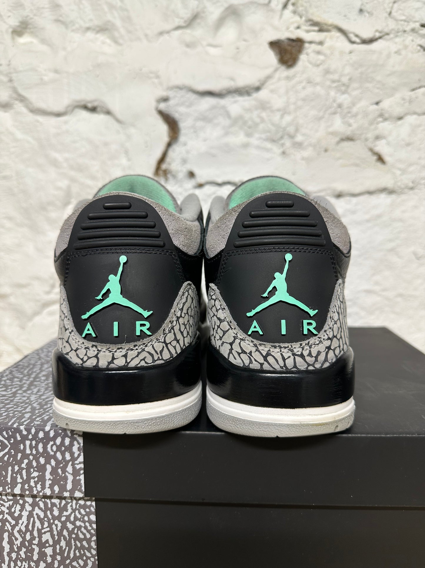 Air Jordan 3 Green Glow Sz 10.5