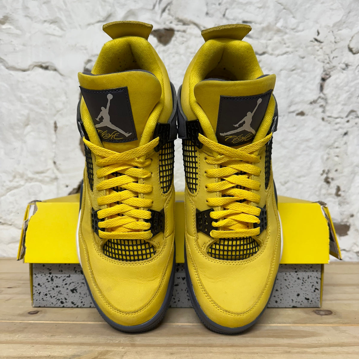 Air Jordan 4 Lightning (2021) Sz 10