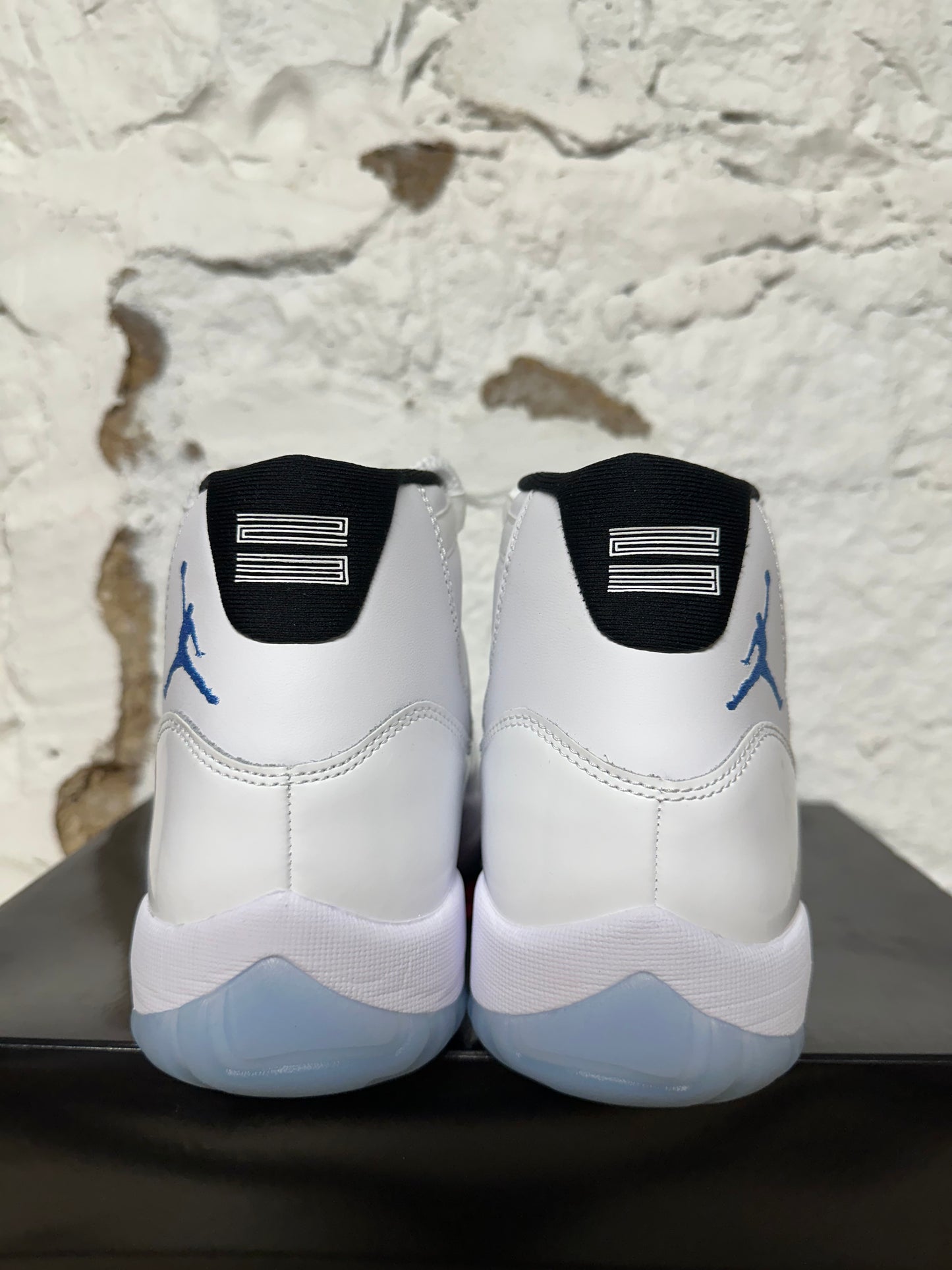 Air Jordan 11 High Legend Blue Sz 9