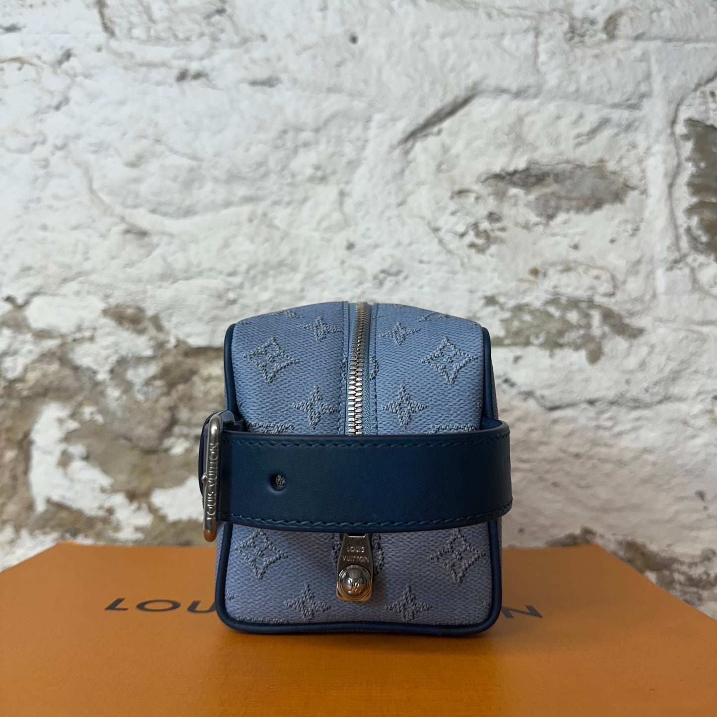 Louis Vuitton Locker Dopp Kit Toiletry Bag W/ Box DS