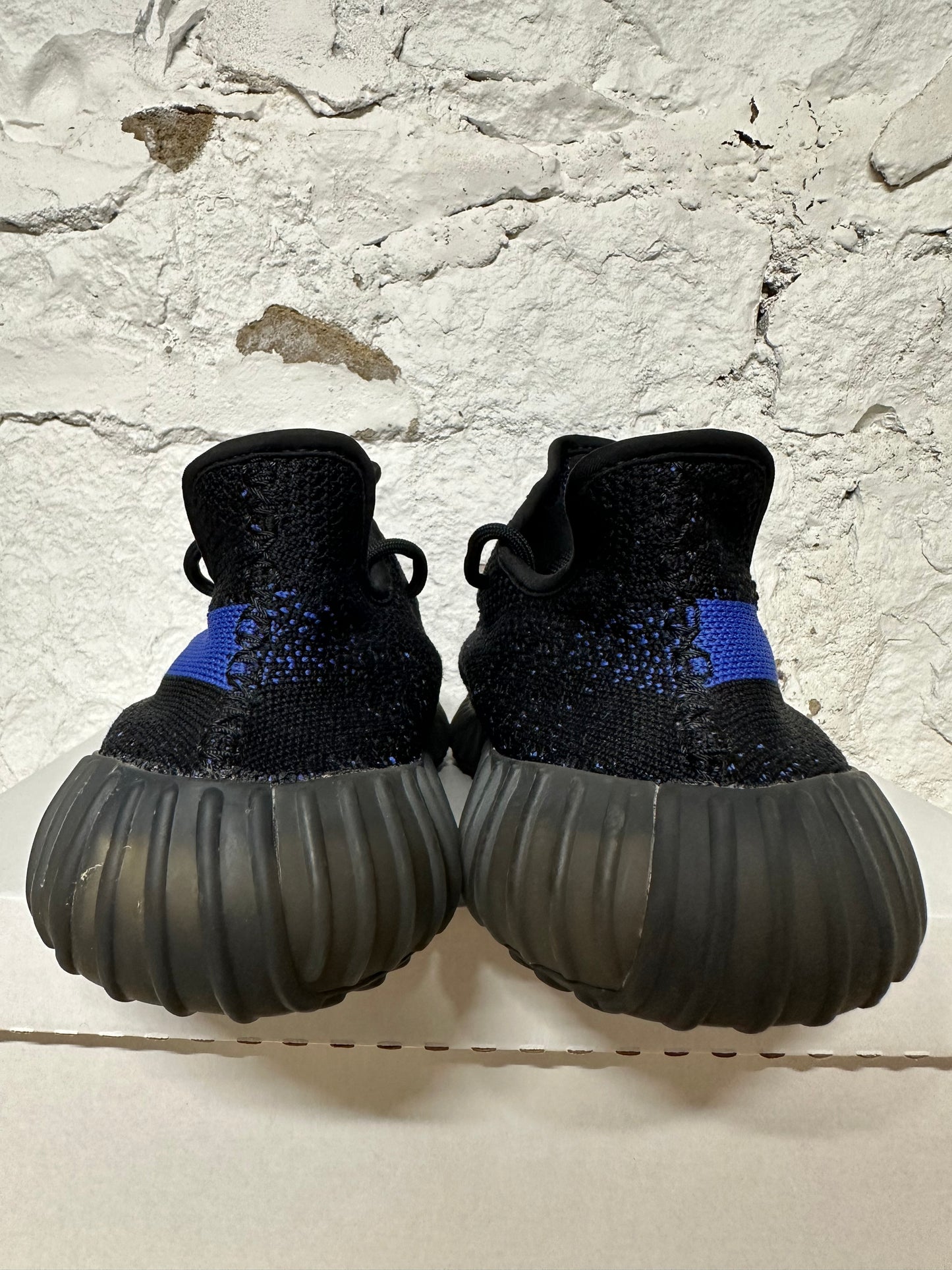 Yeezy 350 V2 Dazzling Blue Sz 11.5