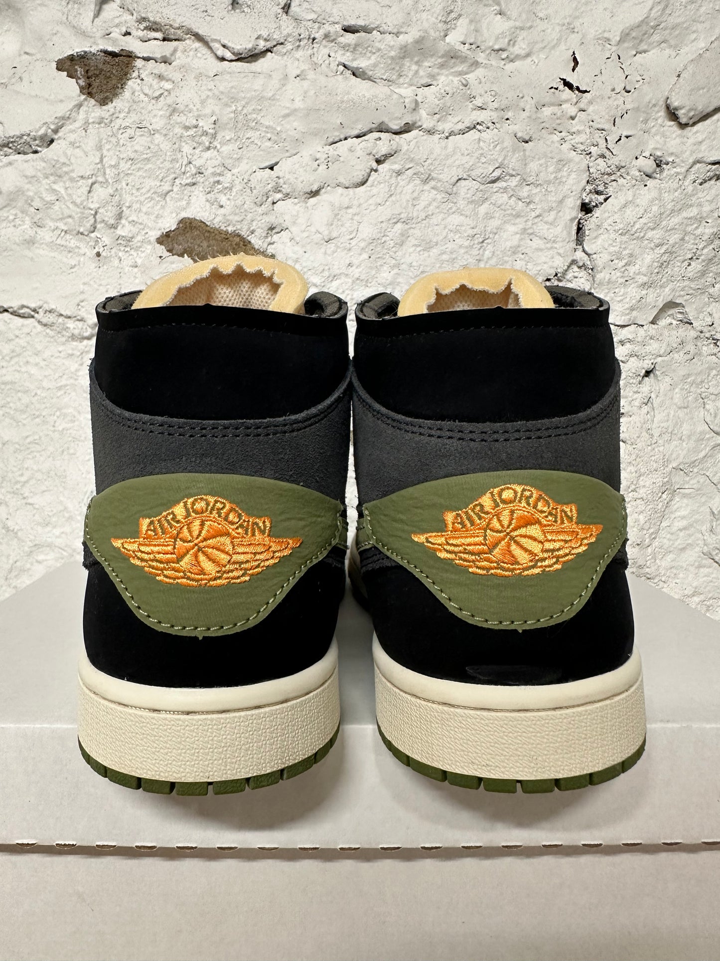 Air Jordan 1 Mid Craft Light Olive Sz 8.5