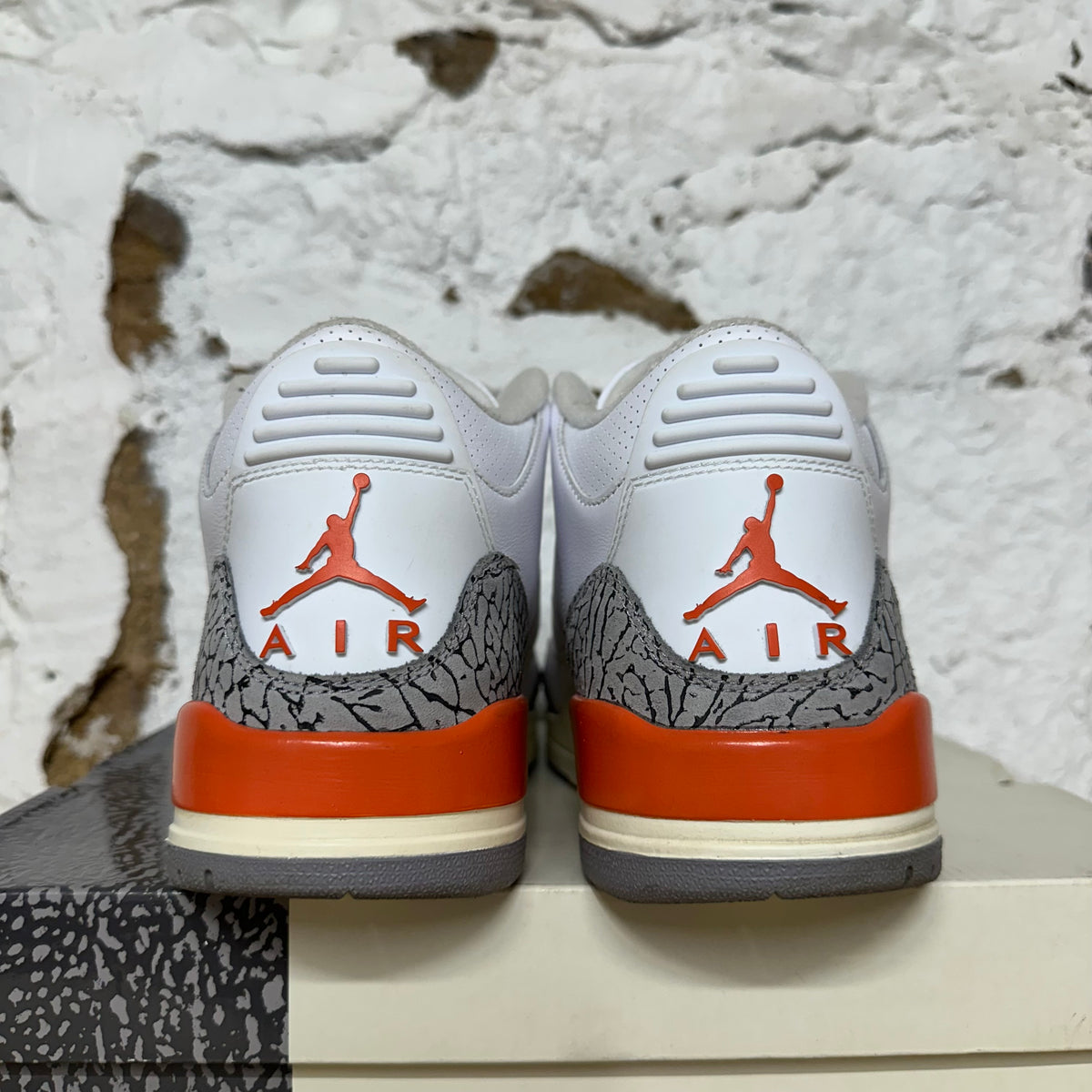 Air Jordan 3 Georgia Peach Sz 9.5 (11W)