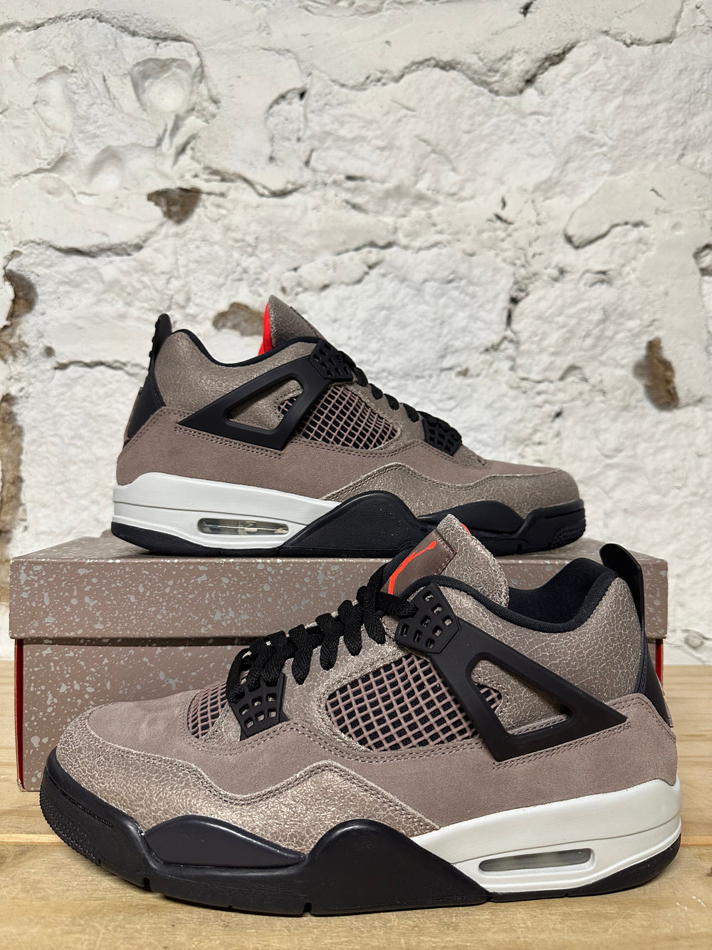 Air Jordan 4 Taupe Haze Sz 10 DS